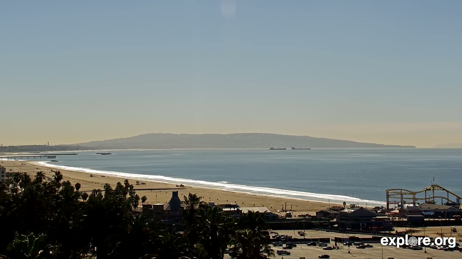 Santa Monica Beach & Pasific Palisades View Live Cam - Santa Monica, Los Angeles, California, USA