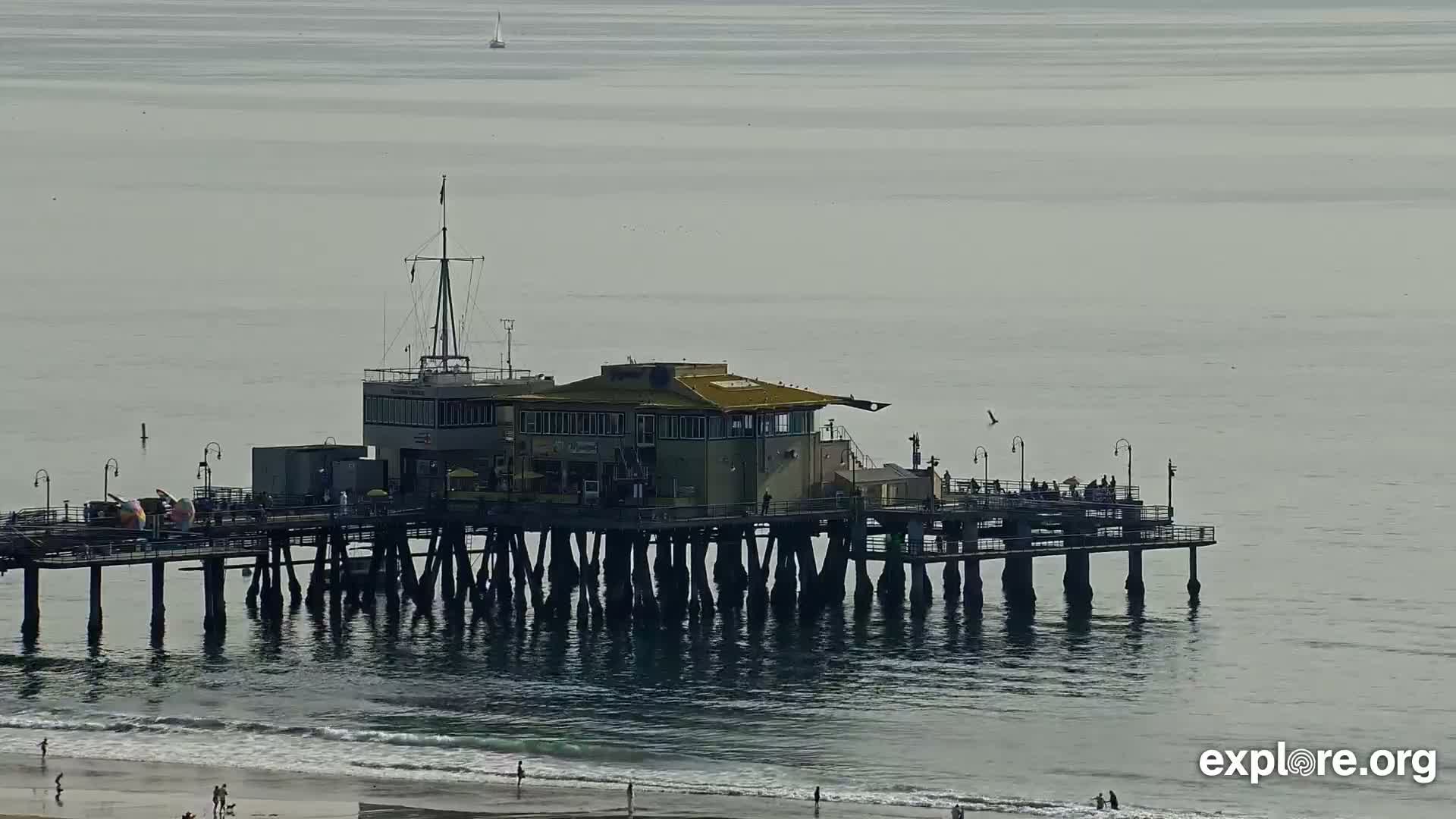 Santa Monica Beach & Pasific Palisades View Live Cam - Santa Monica, Los Angeles, California, USA