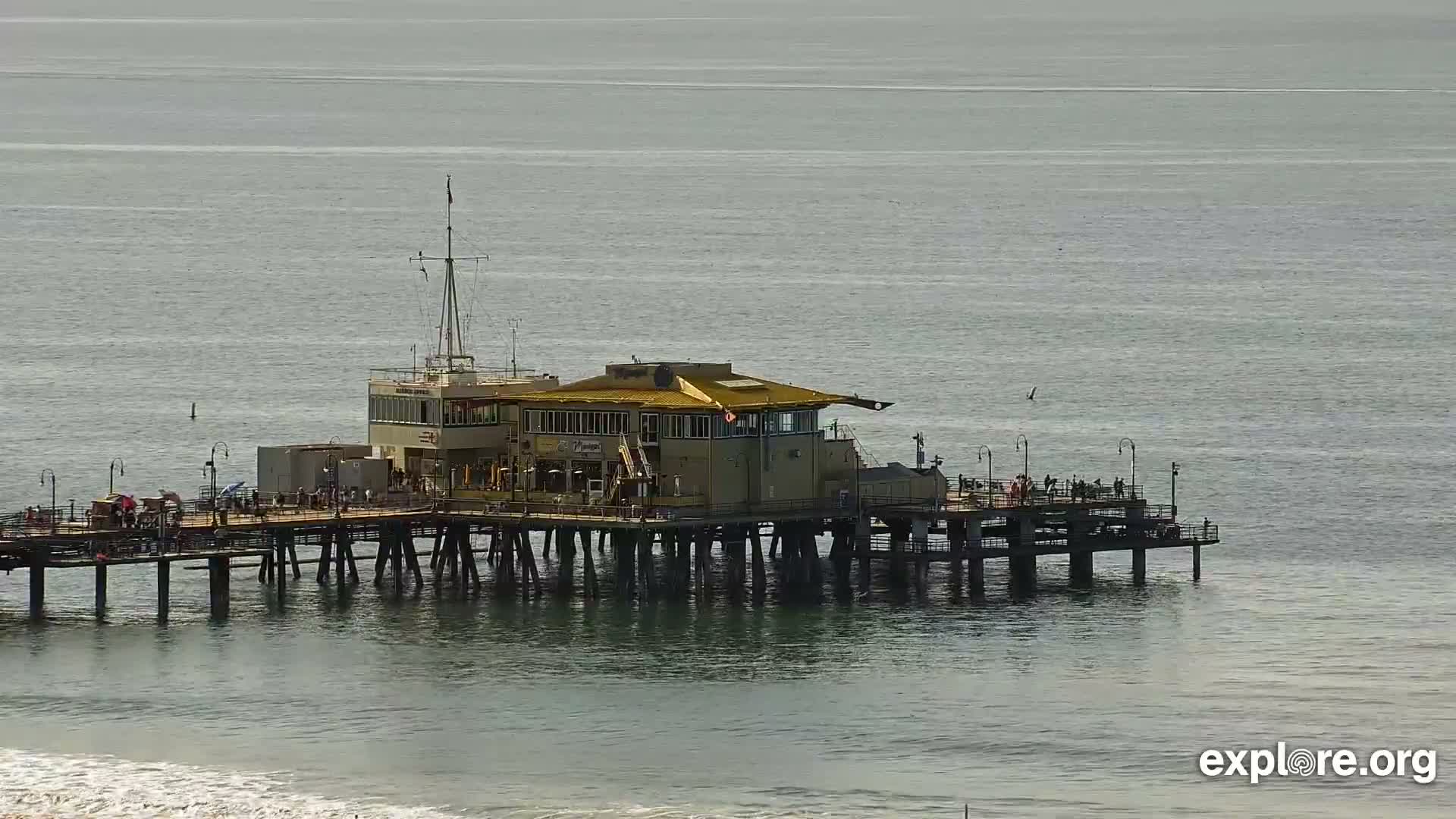 Santa Monica Beach & Pasific Palisades View Live Cam - Santa Monica, Los Angeles, California, USA