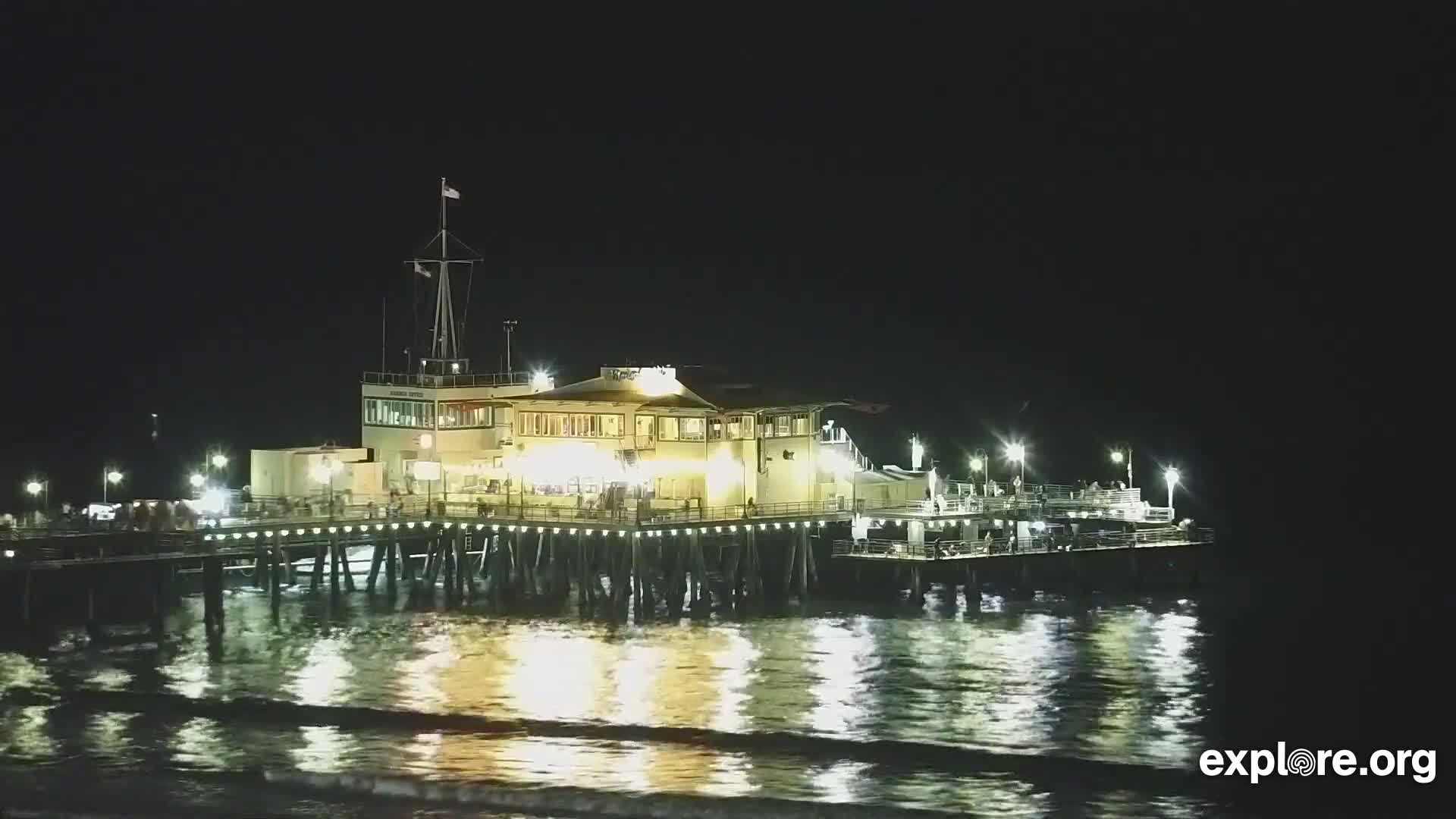 Santa Monica Beach & Pasific Palisades View Live Cam - Santa Monica, Los Angeles, California, USA