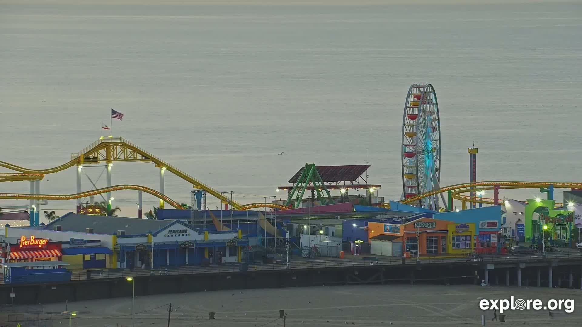 Santa Monica Beach & Pasific Palisades View Live Cam - Santa Monica, Los Angeles, California, USA