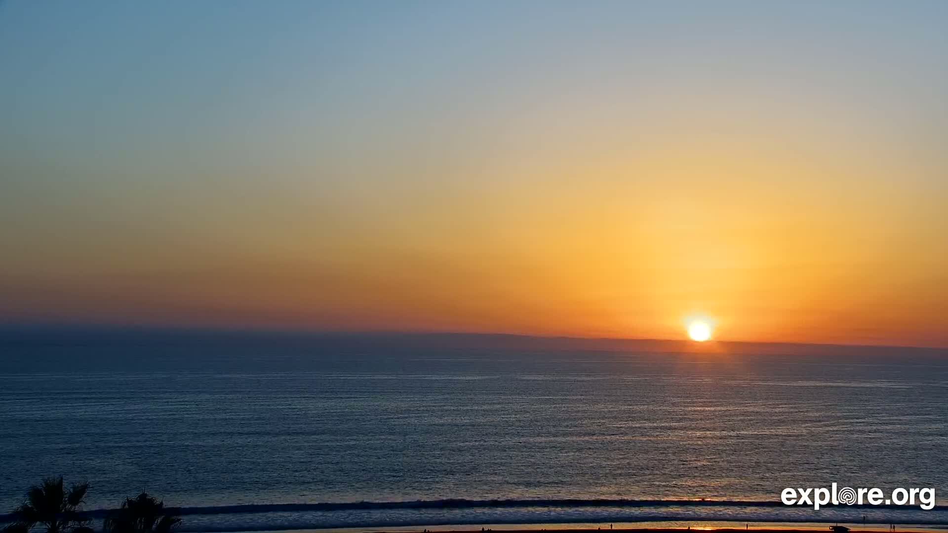 Santa Monica Beach & Pasific Palisades View Live Cam - Santa Monica, Los Angeles, California, USA