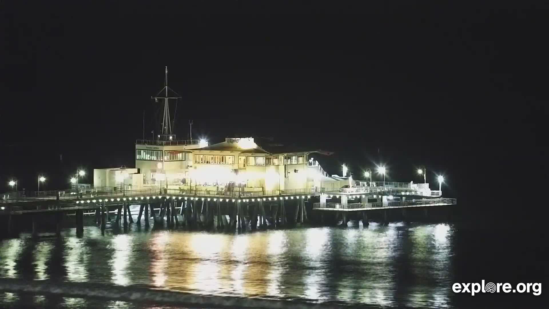 Santa Monica Beach & Pasific Palisades View Live Cam - Santa Monica, Los Angeles, California, USA