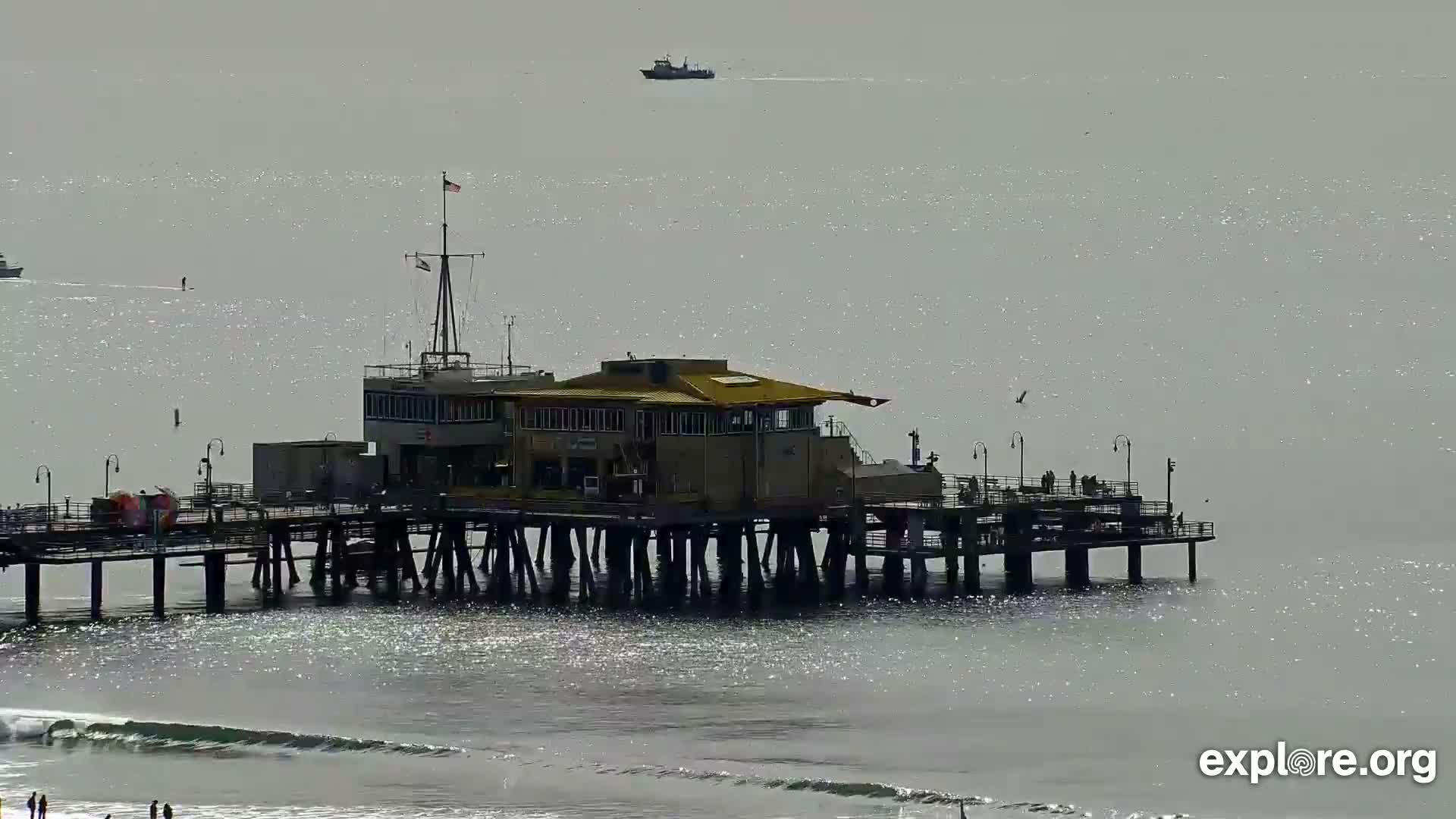 Santa Monica Beach & Pasific Palisades View Live Cam - Santa Monica, Los Angeles, California, USA