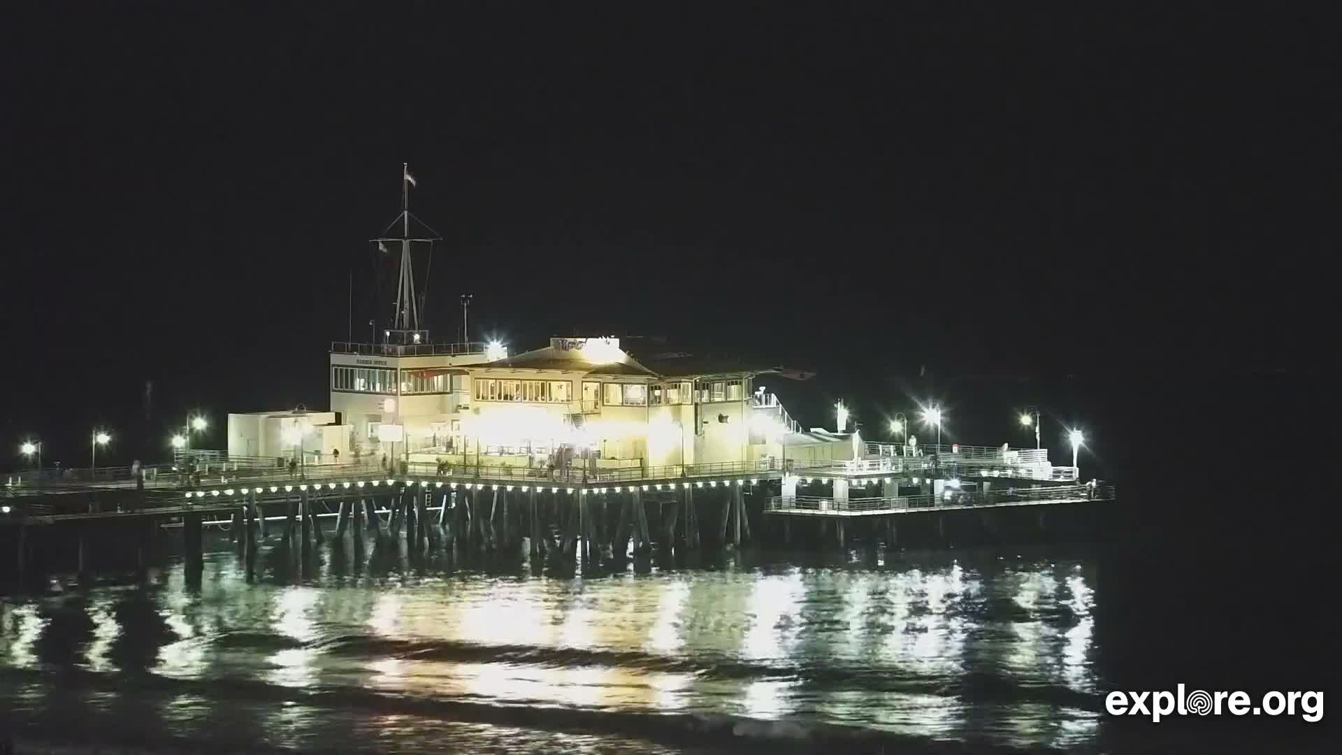 Santa Monica Beach & Pasific Palisades View Live Cam - Santa Monica, Los Angeles, California, USA