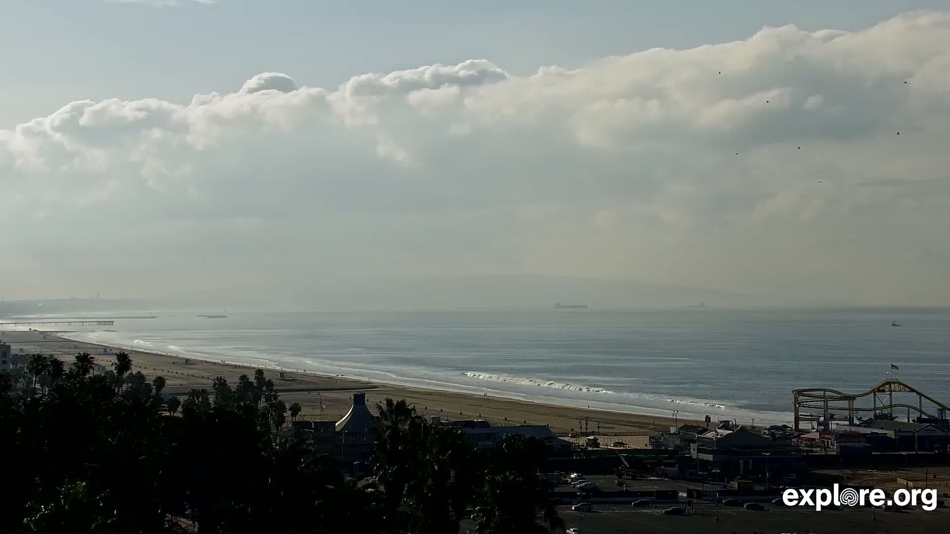 Santa Monica Beach & Pasific Palisades View Live Cam - Santa Monica, Los Angeles, California, USA