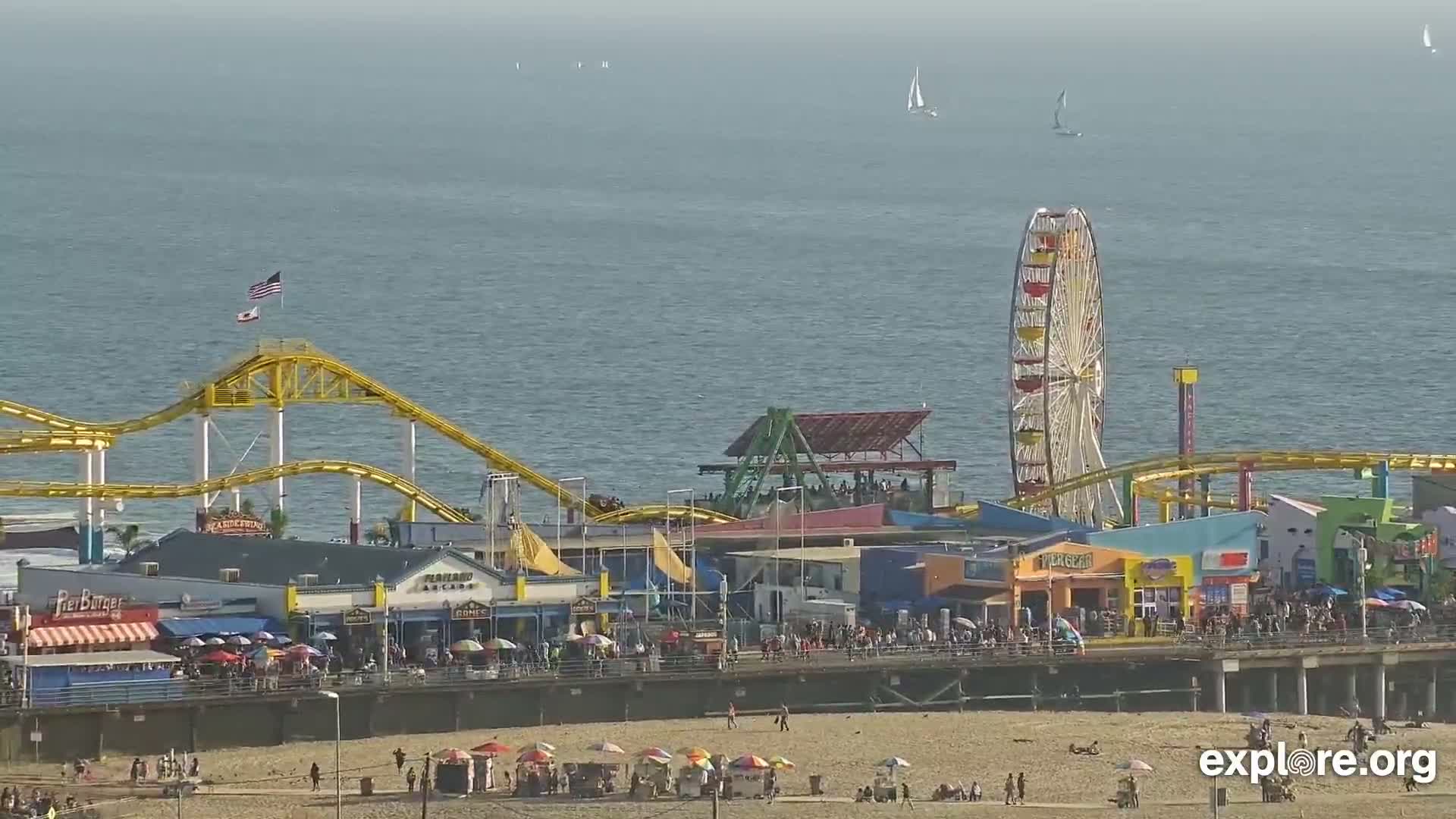 Santa Monica Beach & Pasific Palisades View Live Cam - Santa Monica, Los Angeles, California, USA
