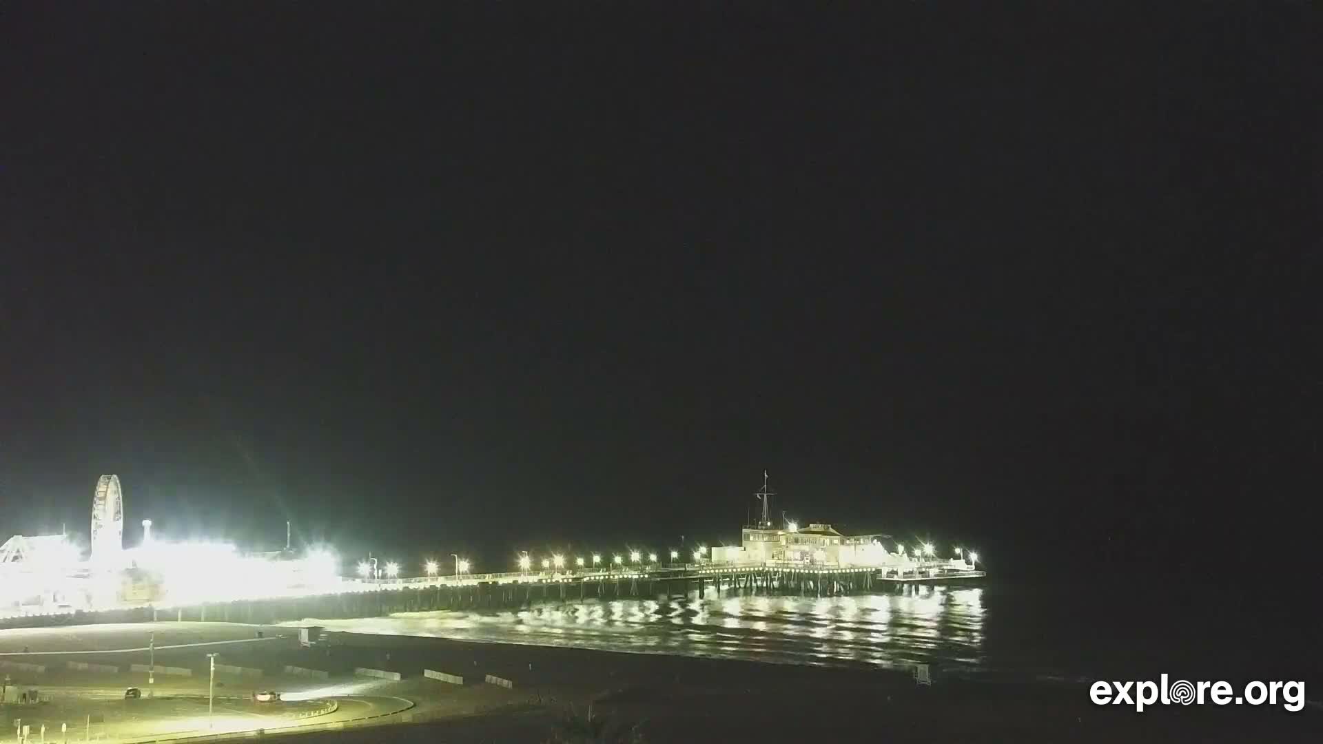 Santa Monica Beach & Pasific Palisades View Live Cam - Santa Monica, Los Angeles, California, USA