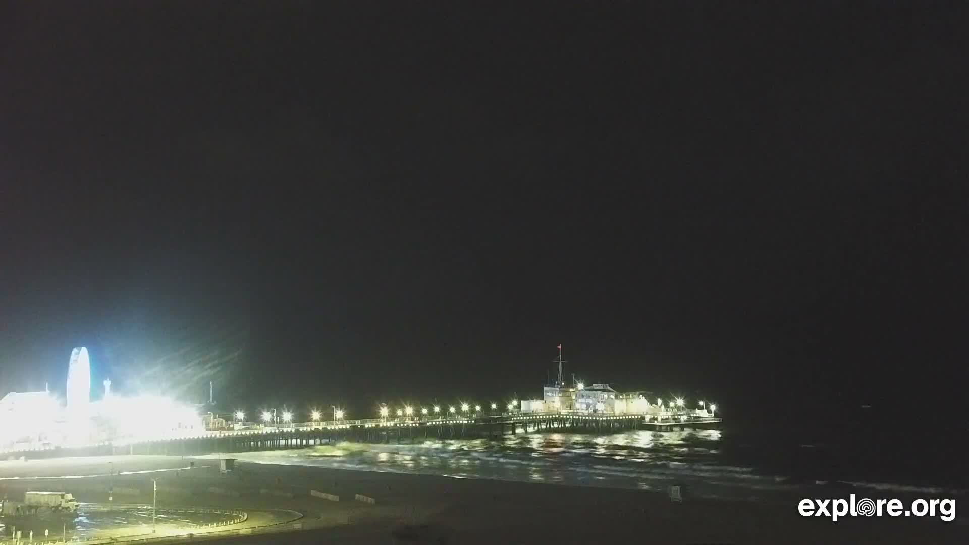Santa Monica Beach & Pasific Palisades View Live Cam - Santa Monica, Los Angeles, California, USA
