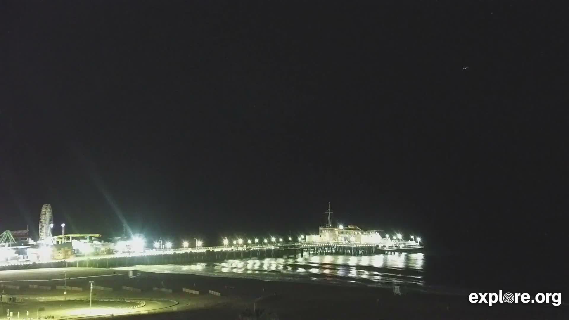 Santa Monica Beach & Pasific Palisades View Live Cam - Santa Monica, Los Angeles, California, USA
