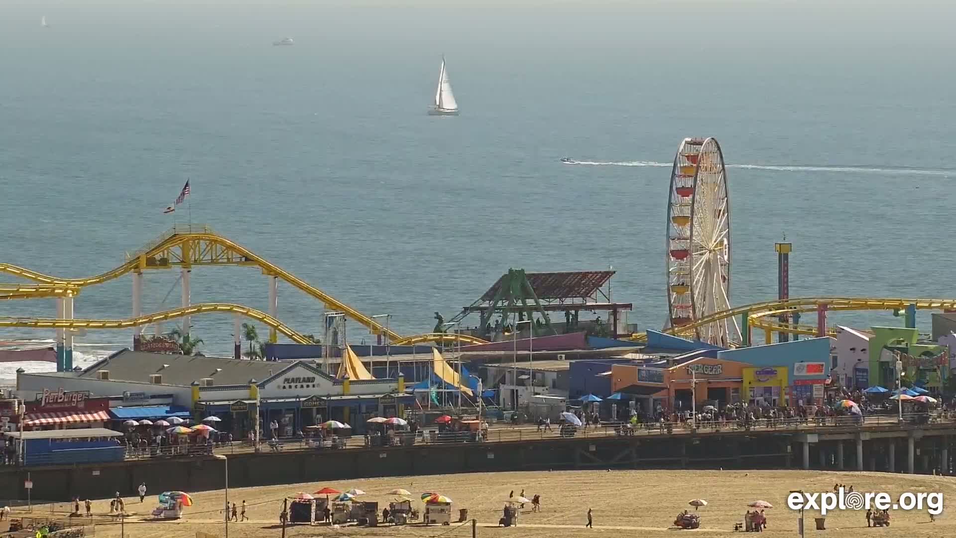 Santa Monica Beach & Pasific Palisades View Live Cam - Santa Monica, Los Angeles, California, USA