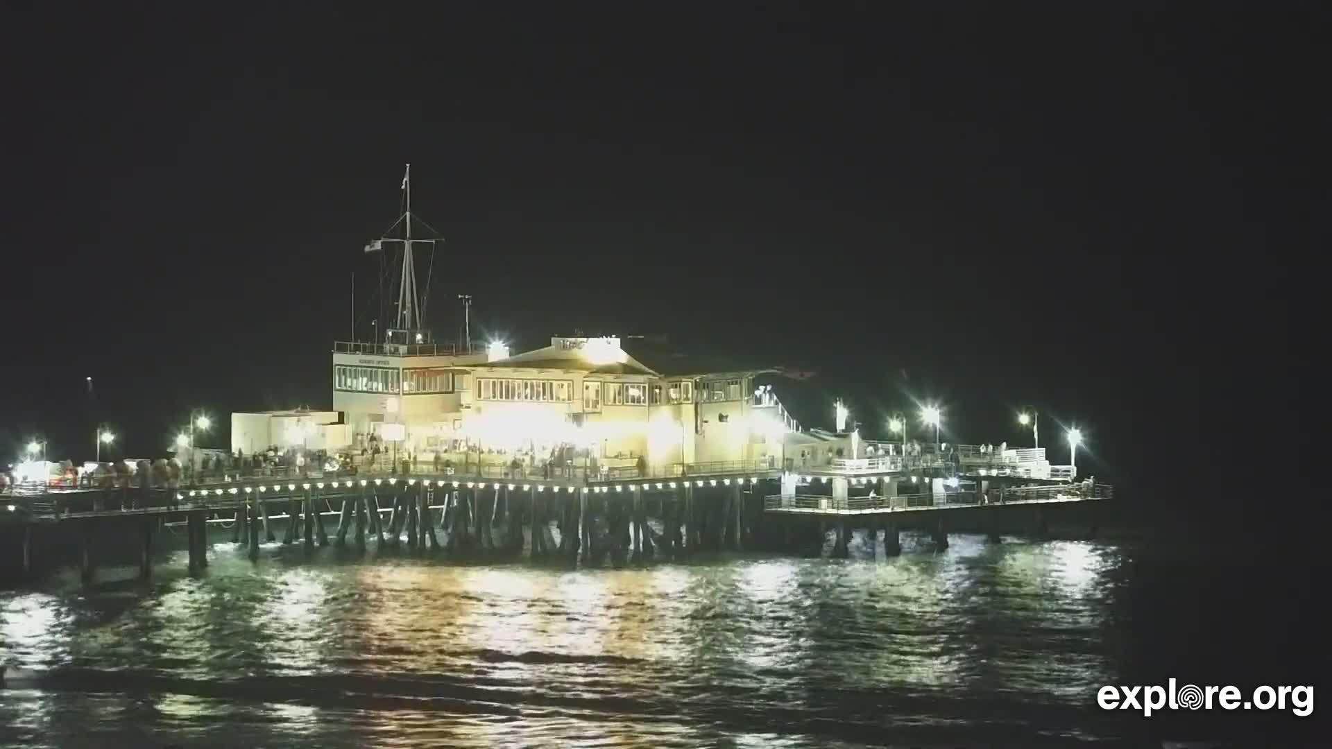 Santa Monica Beach & Pasific Palisades View Live Cam - Santa Monica, Los Angeles, California, USA