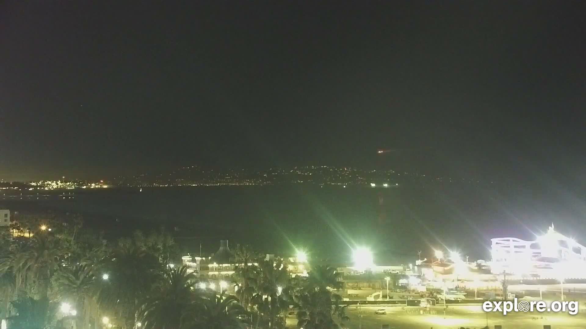 Santa Monica Beach & Pasific Palisades View Live Cam - Santa Monica, Los Angeles, California, USA