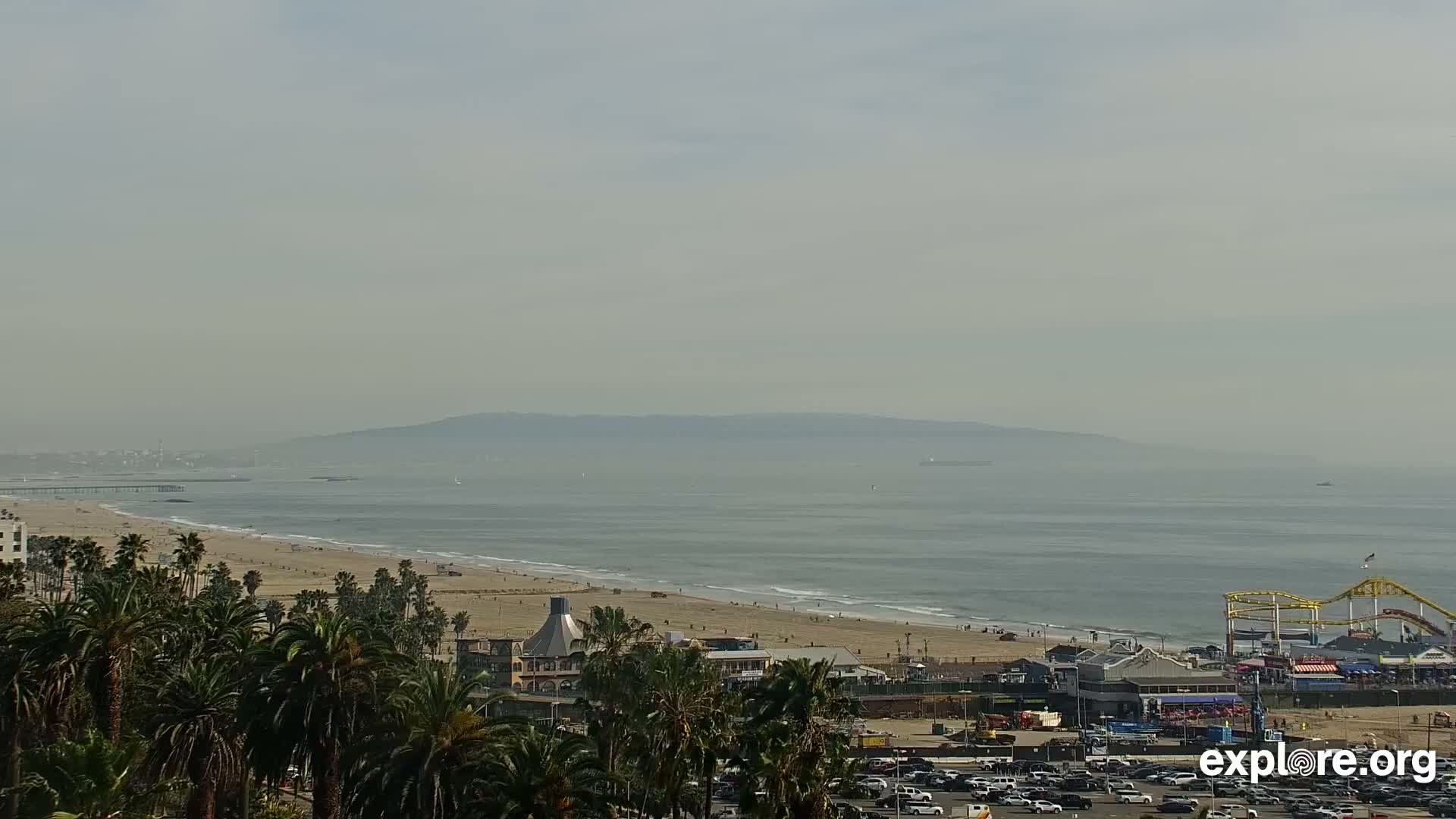 Santa Monica Beach & Pasific Palisades View Live Cam - Santa Monica, Los Angeles, California, USA