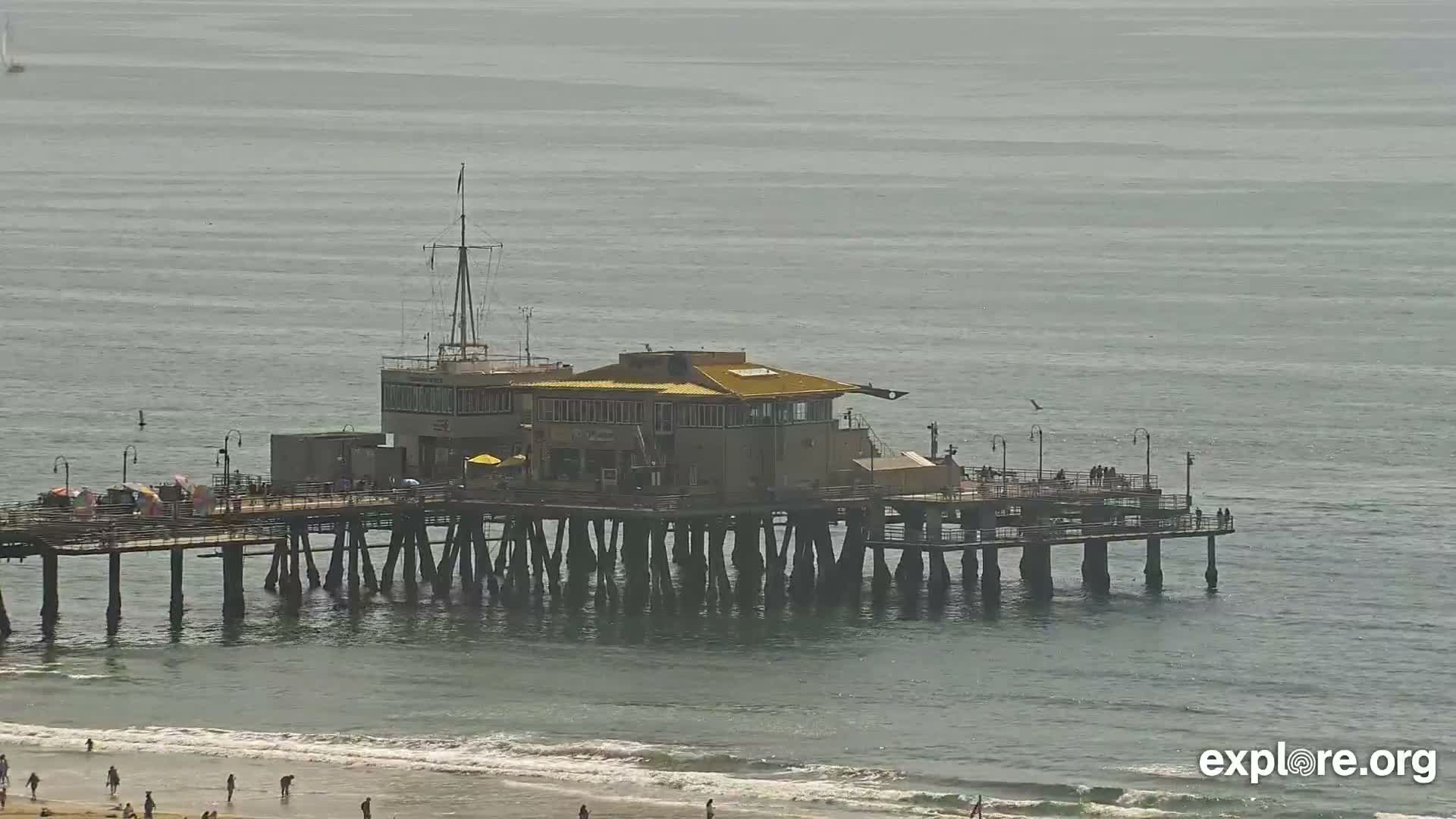 Santa Monica Beach & Pasific Palisades View Live Cam - Santa Monica, Los Angeles, California, USA
