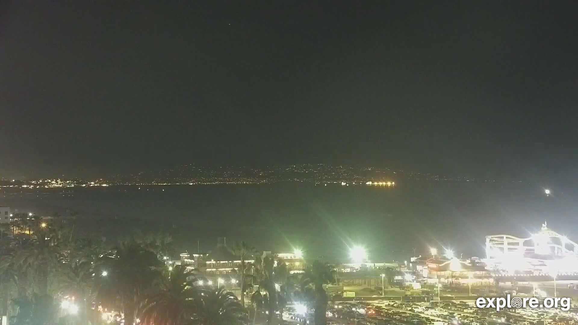 Santa Monica Beach & Pasific Palisades View Live Cam - Santa Monica, Los Angeles, California, USA