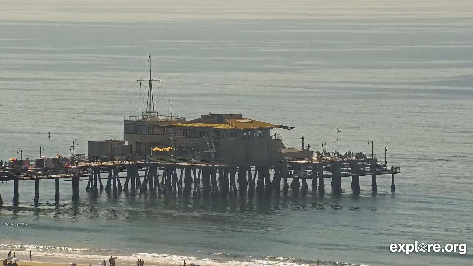 Santa Monica Beach & Pasific Palisades View Live Cam - Santa Monica, Los Angeles, California, USA