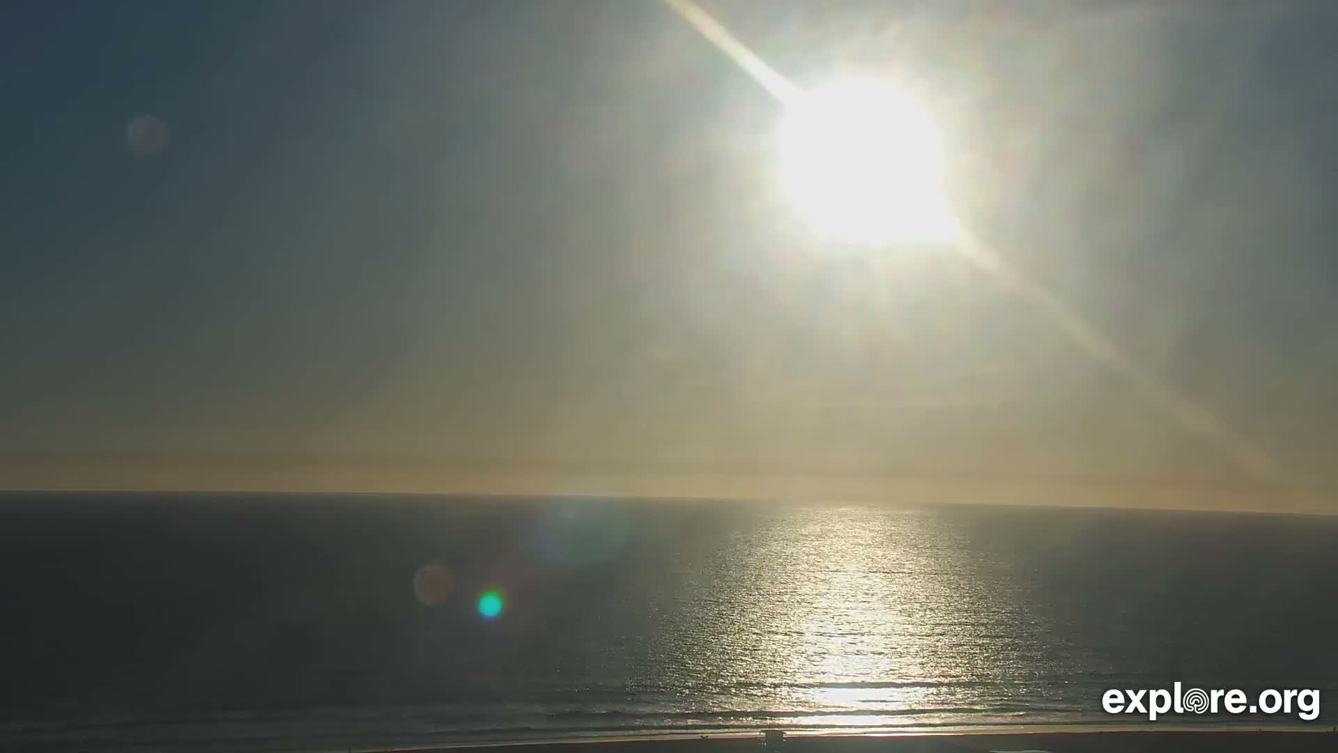 Santa Monica Beach & Pasific Palisades View Live Cam - Santa Monica, Los Angeles, California, USA