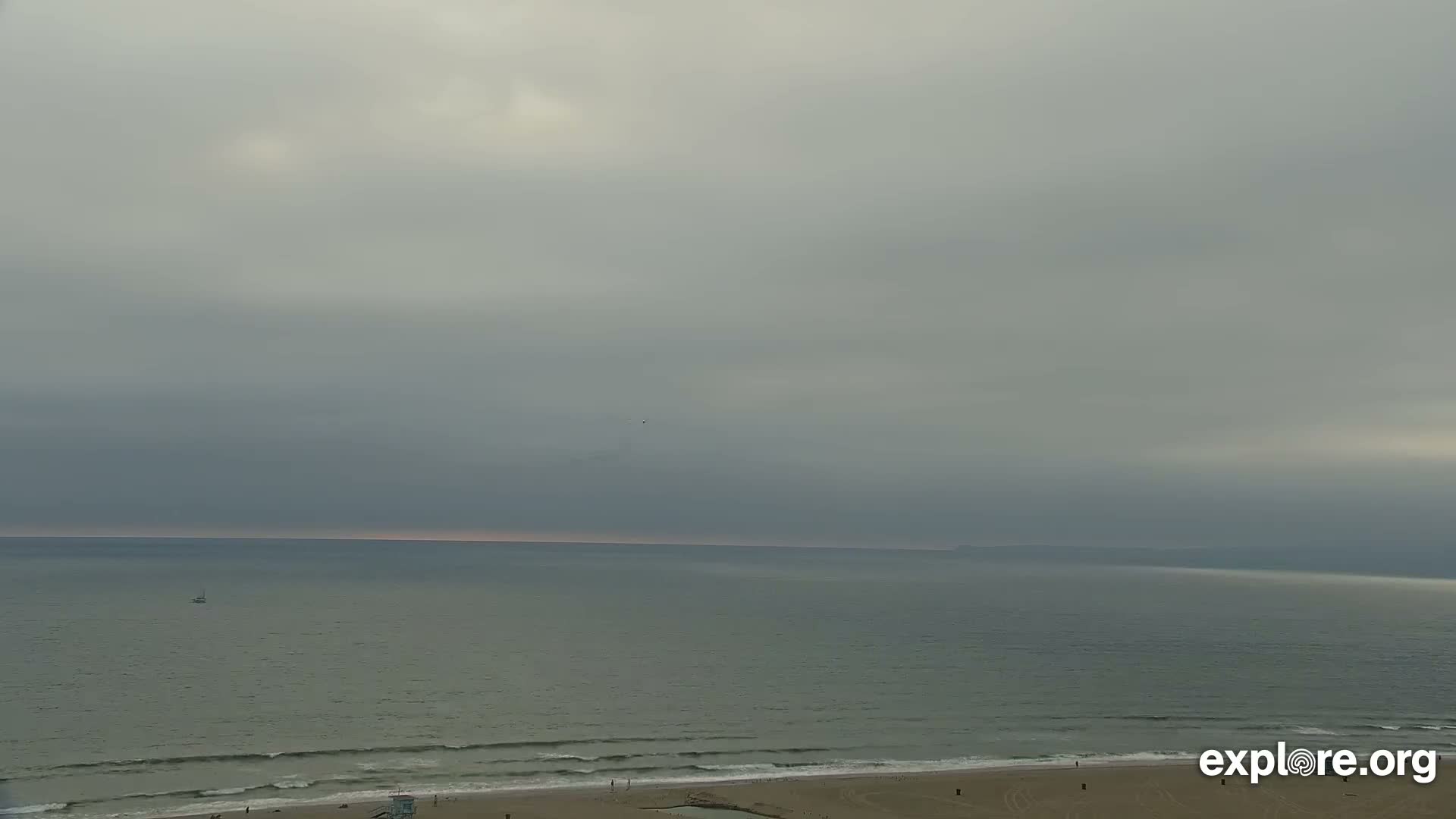Santa Monica Beach & Pasific Palisades View Live Cam - Santa Monica, Los Angeles, California, USA