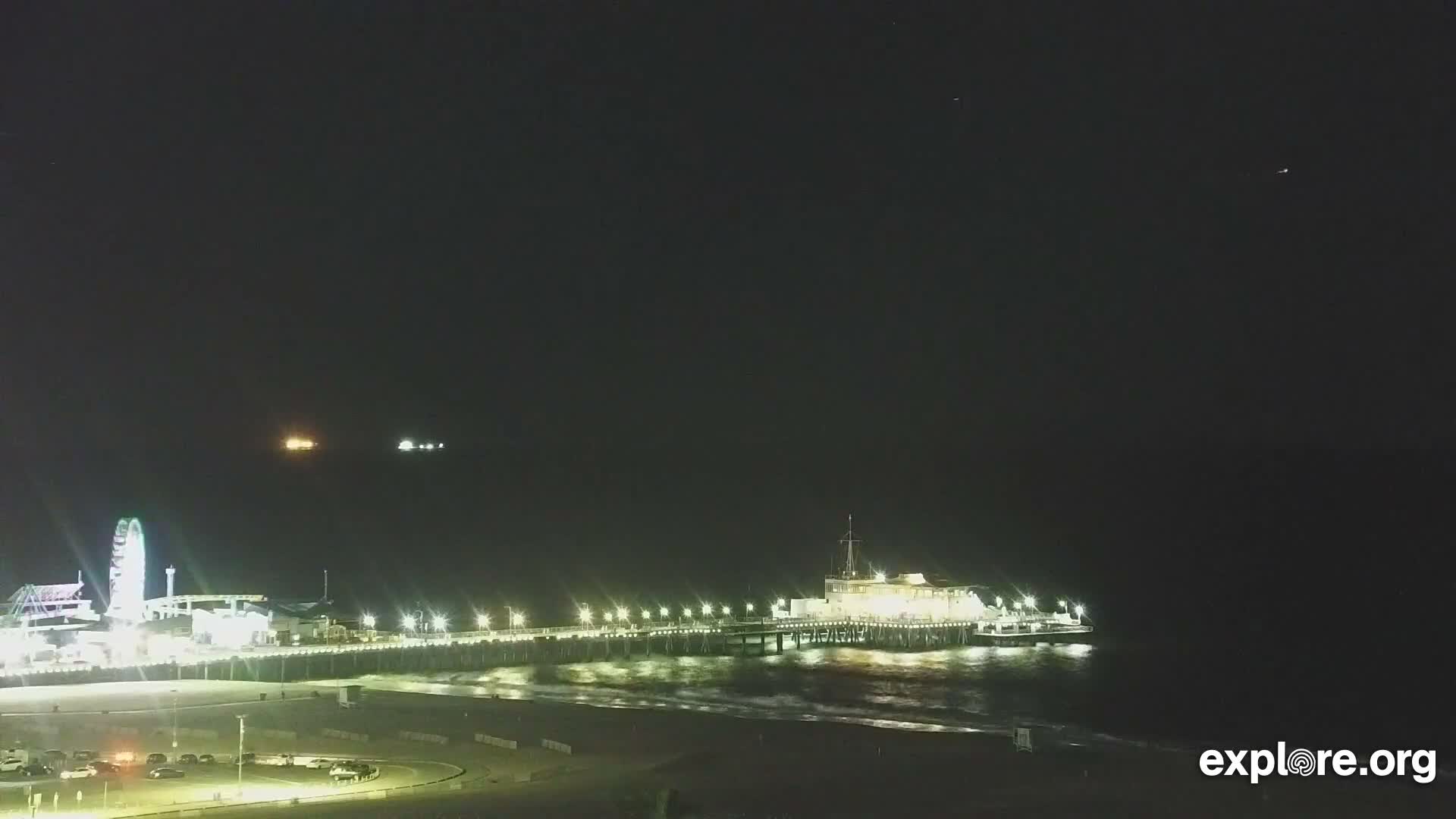 Santa Monica Beach & Pasific Palisades View Live Cam - Santa Monica, Los Angeles, California, USA