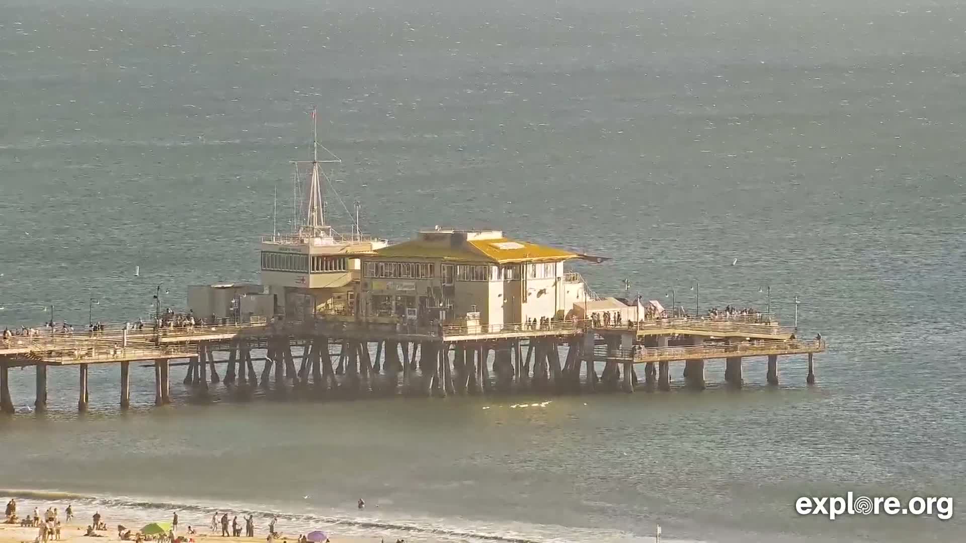 Santa Monica Beach & Pasific Palisades View Live Cam - Santa Monica, Los Angeles, California, USA