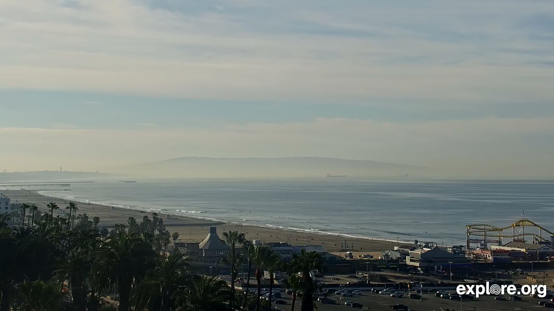 Santa Monica Beach & Pasific Palisades View Live Cam - Santa Monica, Los Angeles, California, USA