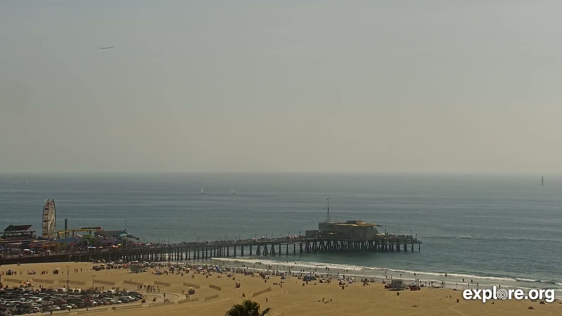 Santa Monica Beach & Pasific Palisades View Live Cam - Santa Monica, Los Angeles, California, USA