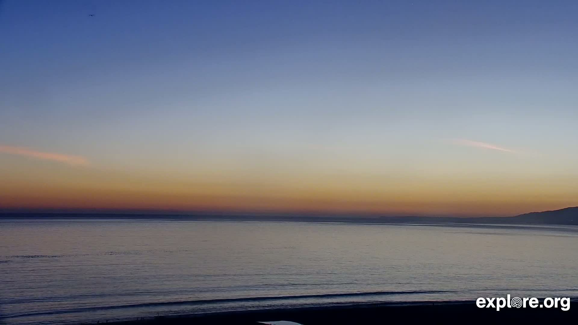 Santa Monica Beach & Pasific Palisades View Live Cam - Santa Monica, Los Angeles, California, USA