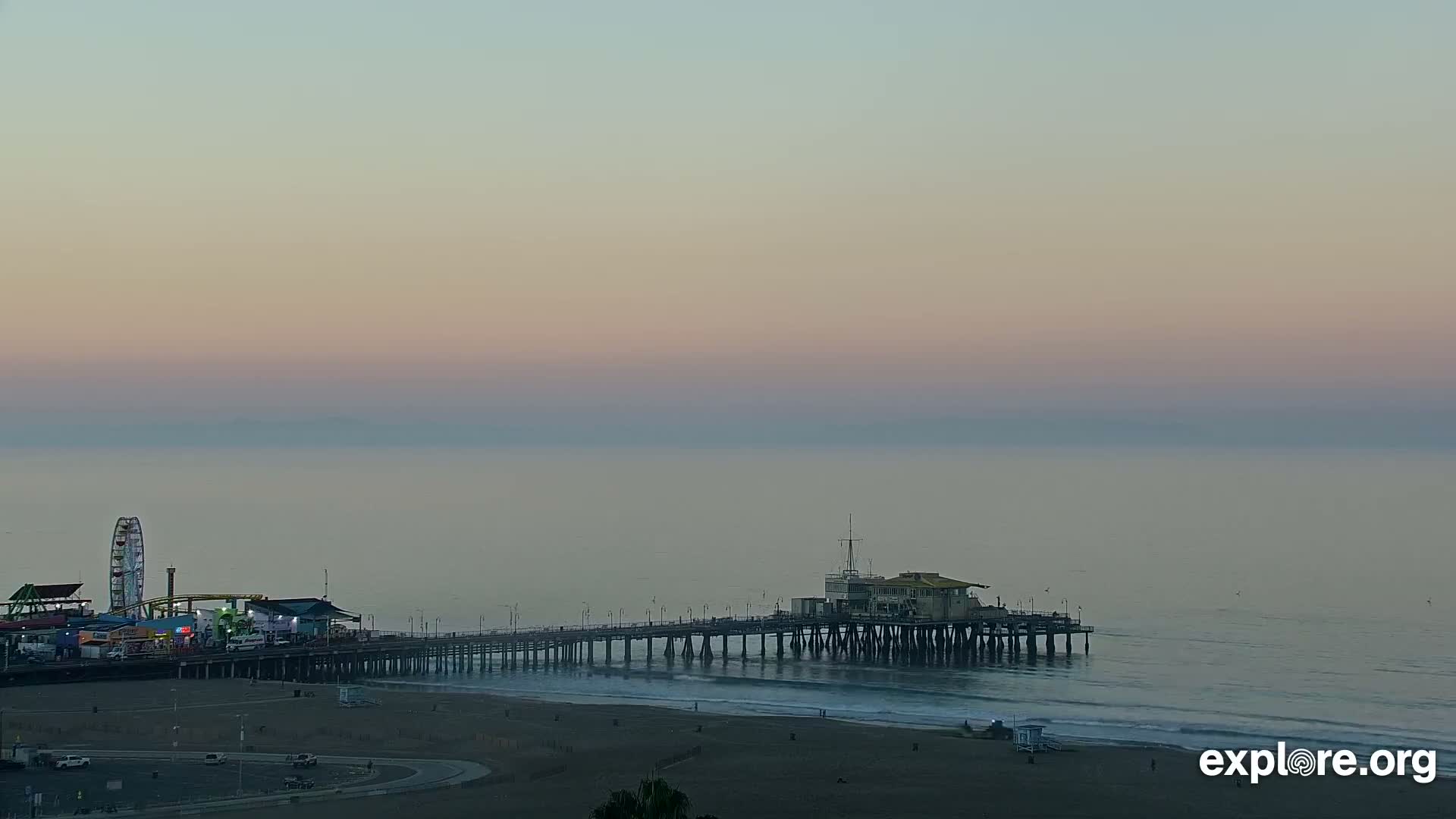 Santa Monica Beach & Pasific Palisades View Live Cam - Santa Monica, Los Angeles, California, USA