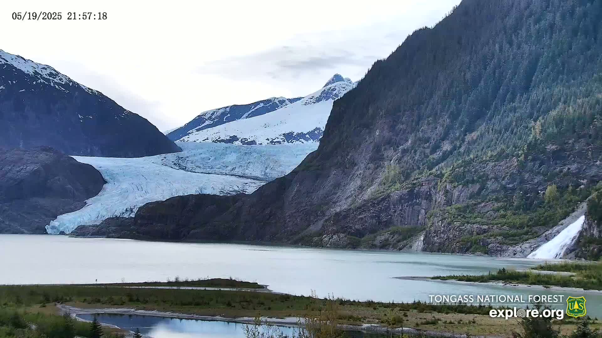 Mendenhall Glacier , Lake & Mountain Live Cam - Mendenhall Valley, Juneau, Alaska, USA