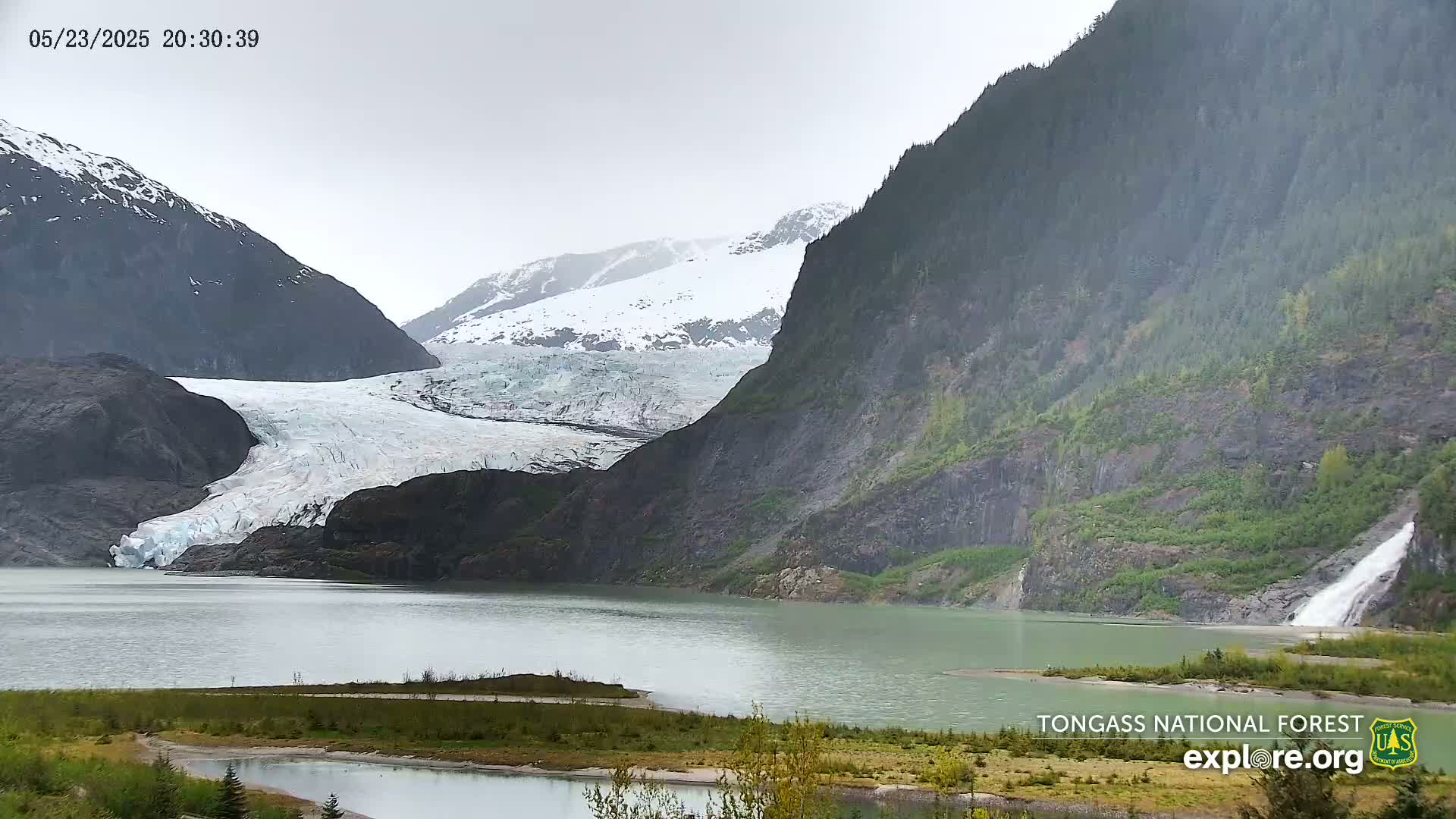Mendenhall Glacier , Lake & Mountain Live Cam - Mendenhall Valley, Juneau, Alaska, USA