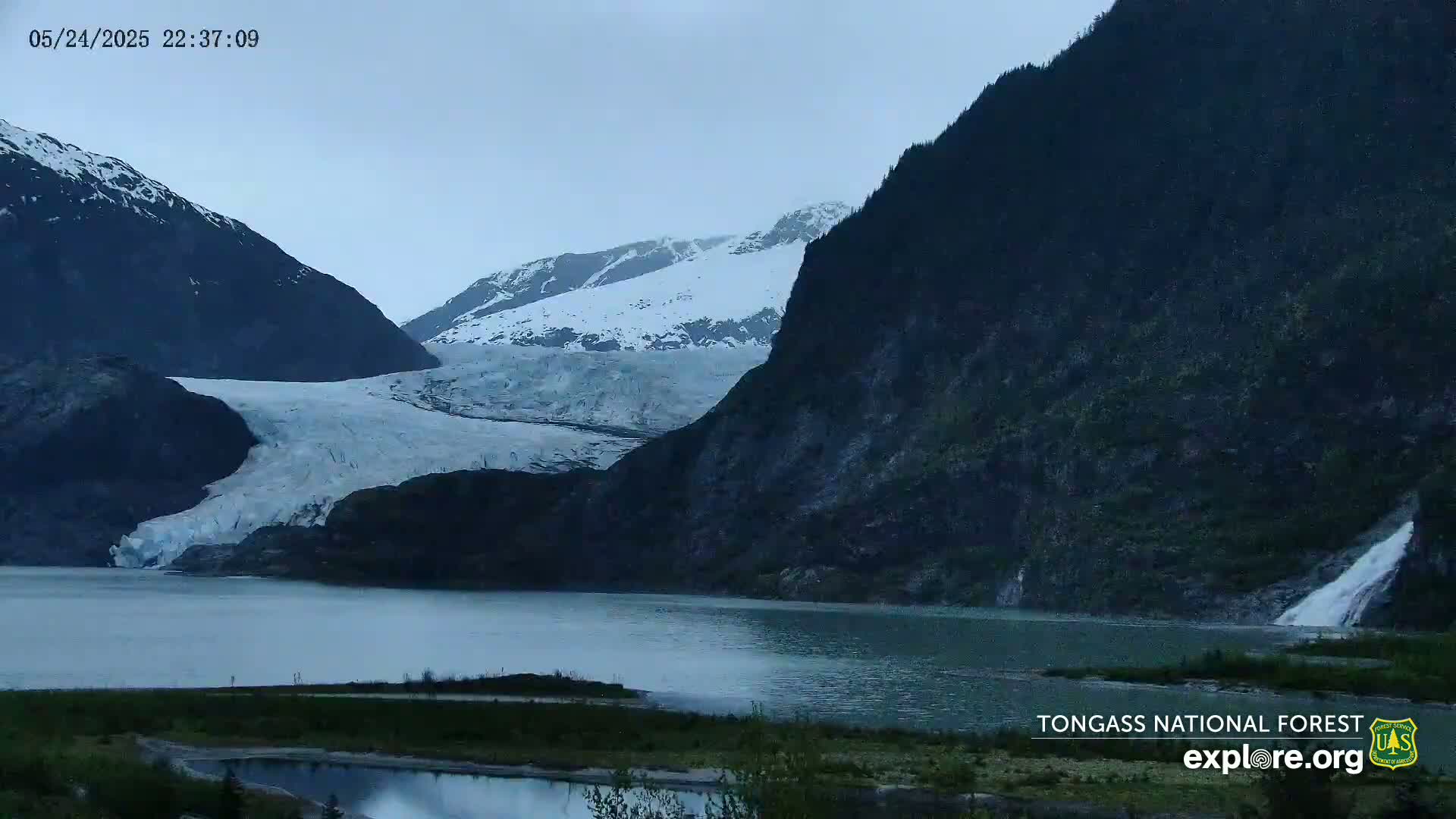 Mendenhall Glacier , Lake & Mountain Live Cam - Mendenhall Valley, Juneau, Alaska, USA