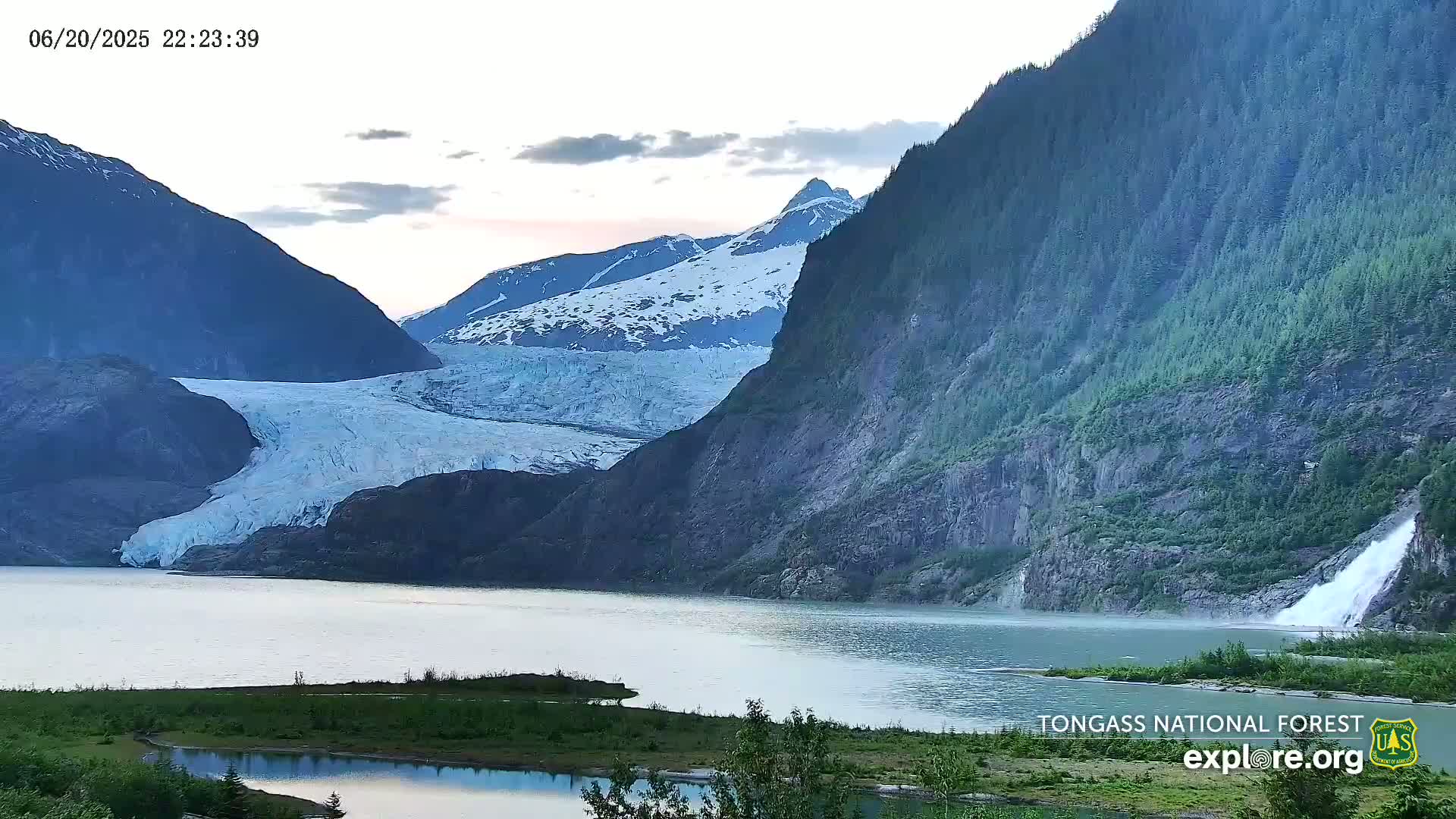 Mendenhall Glacier , Lake & Mountain Live Cam - Mendenhall Valley, Juneau, Alaska, USA