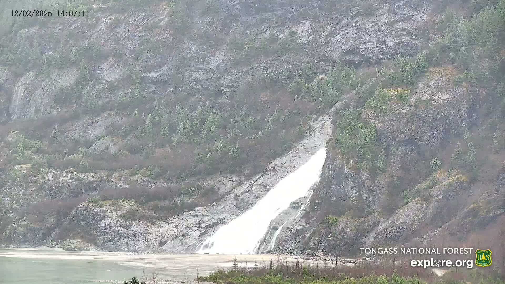 Mendenhall Glacier , Lake & Mountain Live Cam - Mendenhall Valley, Juneau, Alaska, USA