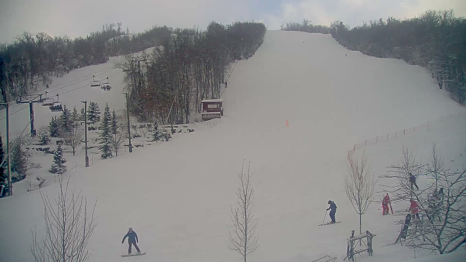 Blue Mountain Village Base Ski Slope and Ropeway Live Cam - Collingwood, Blue Mountains, Simcoe, Ontario, Canada