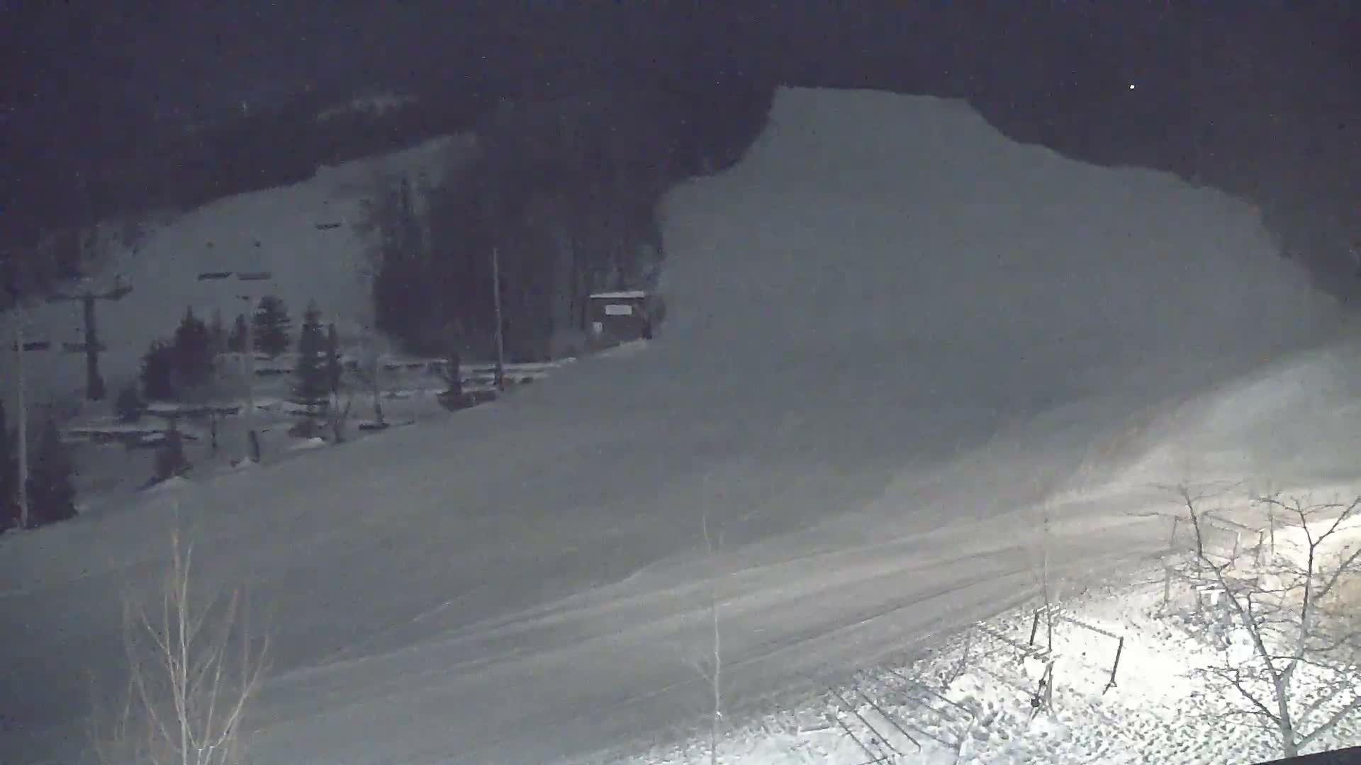 Blue Mountain Village Base Ski Slope and Ropeway Live Cam - Collingwood, Blue Mountains, Simcoe, Ontario, Canada