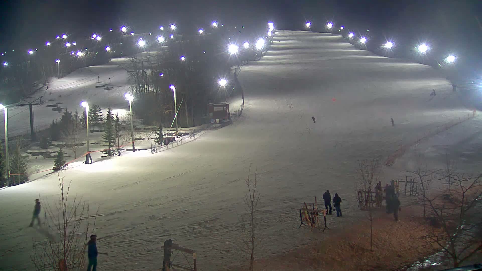 Blue Mountain Village Base Ski Slope and Ropeway Live Cam - Collingwood, Blue Mountains, Simcoe, Ontario, Canada