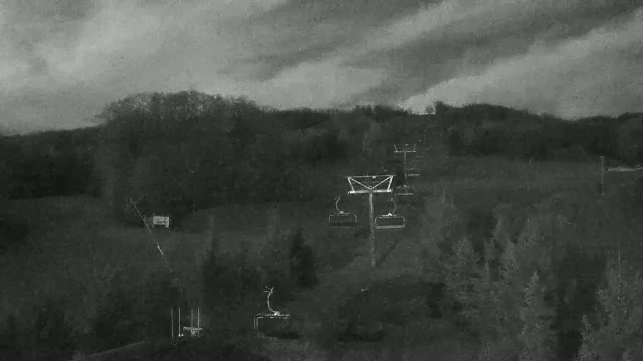 Blue Mountain Orchard Base Ropeway Station / Cascade Putting Course & Ski Slopes Live Cam - Collingwood, Blue Mountains, Simcoe, Ontario, Canada