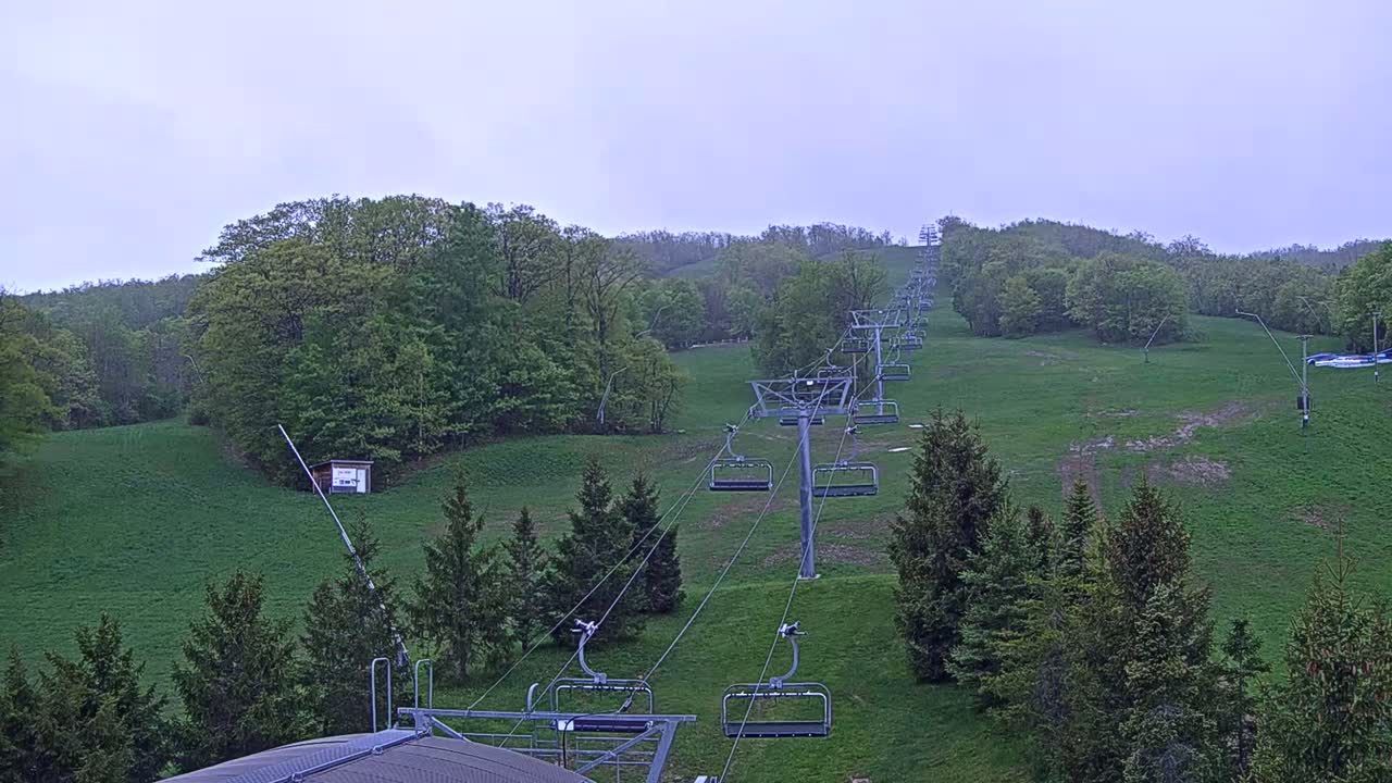 Blue Mountain Orchard Base Ropeway Station / Cascade Putting Course & Ski Slopes Live Cam - Collingwood, Blue Mountains, Simcoe, Ontario, Canada