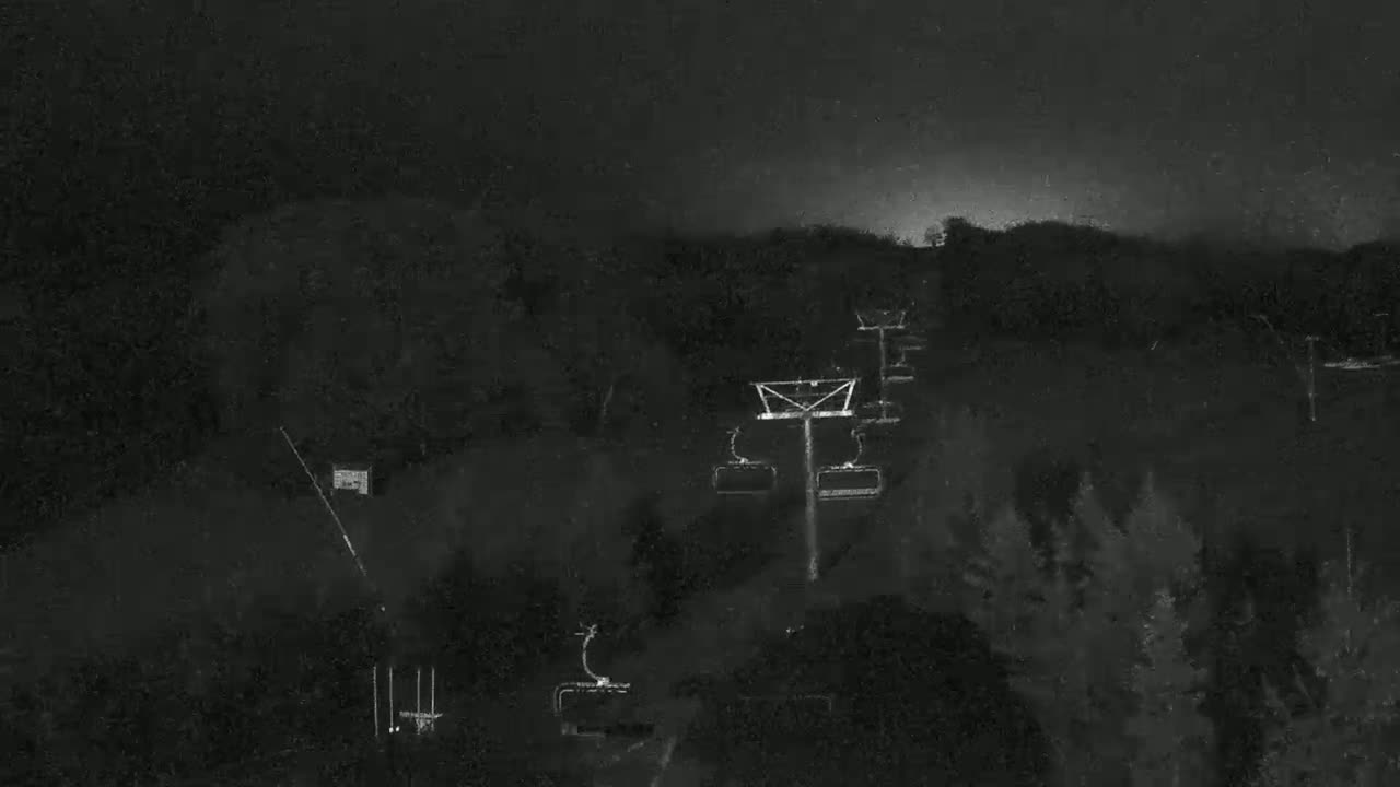 Blue Mountain Orchard Base Ropeway Station / Cascade Putting Course & Ski Slopes Live Cam - Collingwood, Blue Mountains, Simcoe, Ontario, Canada