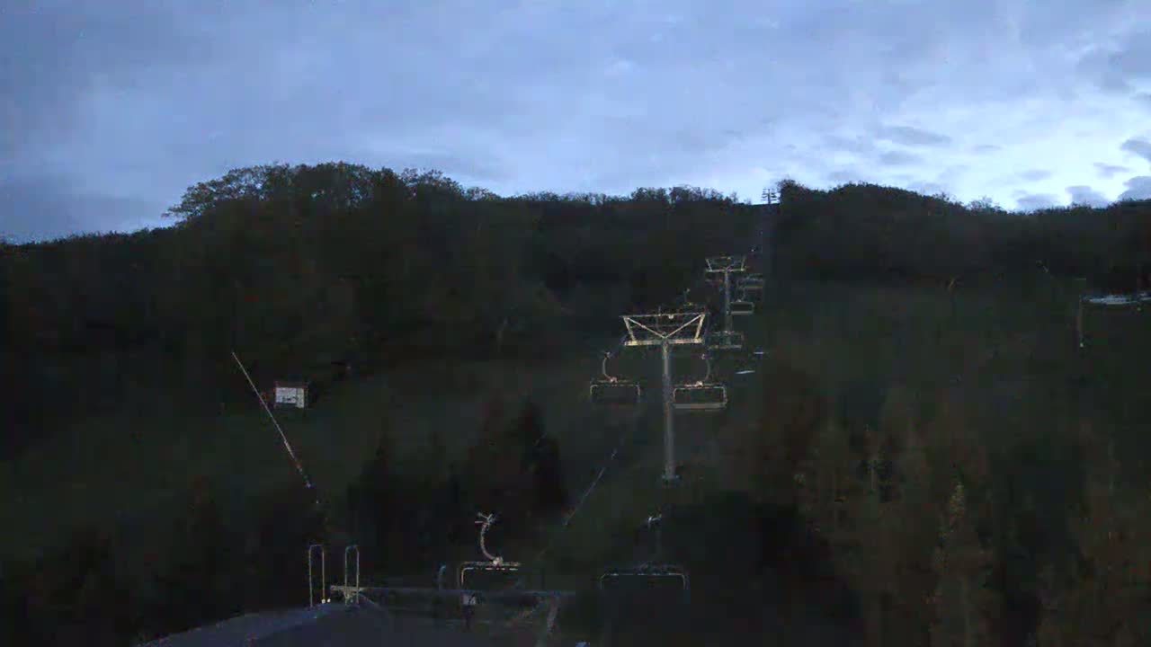Blue Mountain Orchard Base Ropeway Station / Cascade Putting Course & Ski Slopes Live Cam - Collingwood, Blue Mountains, Simcoe, Ontario, Canada