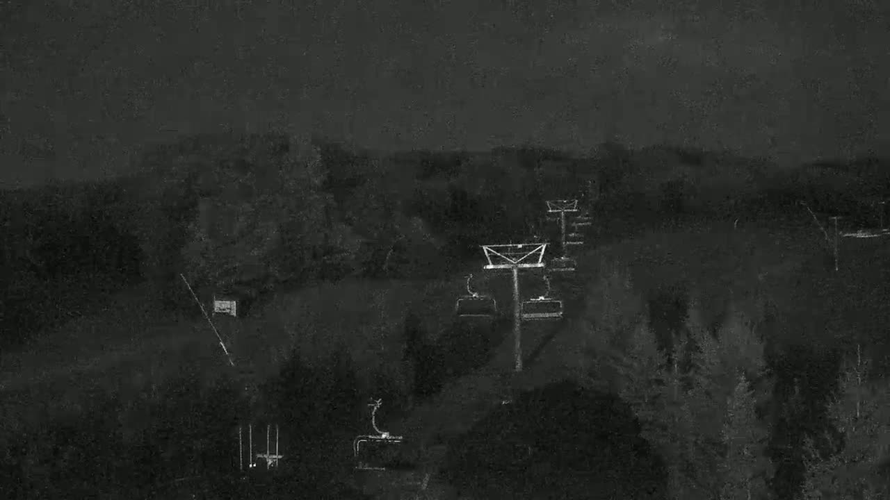 Blue Mountain Orchard Base Ropeway Station / Cascade Putting Course & Ski Slopes Live Cam - Collingwood, Blue Mountains, Simcoe, Ontario, Canada