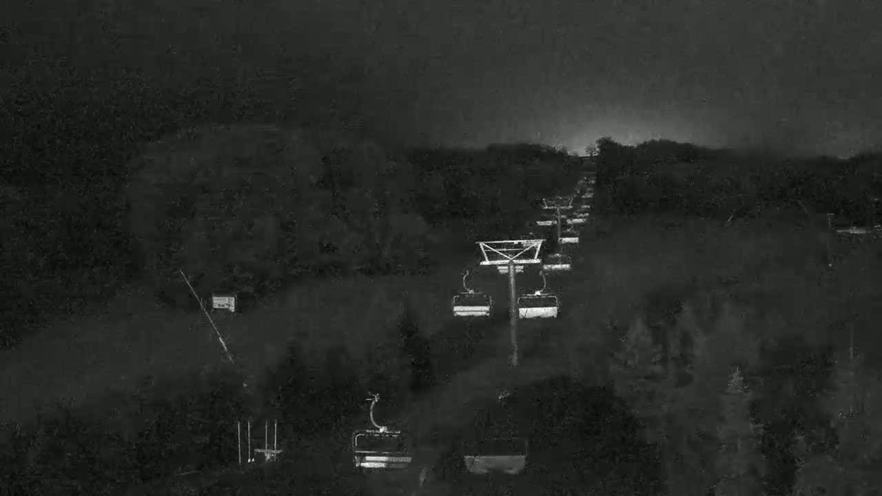 Blue Mountain Orchard Base Ropeway Station / Cascade Putting Course & Ski Slopes Live Cam - Collingwood, Blue Mountains, Simcoe, Ontario, Canada