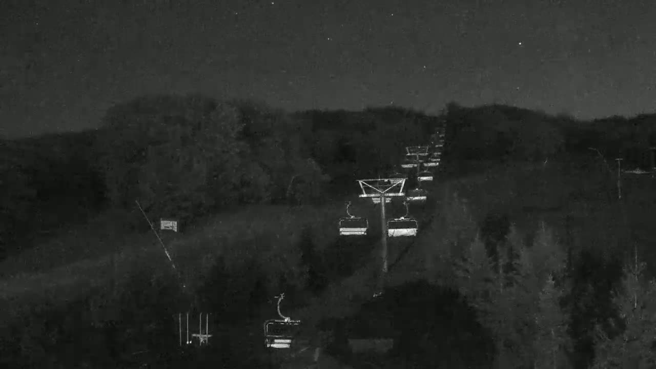 Blue Mountain Orchard Base Ropeway Station / Cascade Putting Course & Ski Slopes Live Cam - Collingwood, Blue Mountains, Simcoe, Ontario, Canada