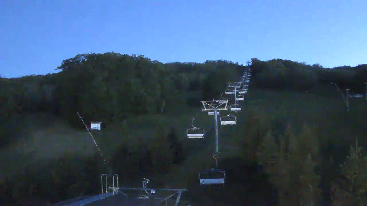 Blue Mountain Orchard Base Ropeway Station / Cascade Putting Course & Ski Slopes Live Cam - Collingwood, Blue Mountains, Simcoe, Ontario, Canada