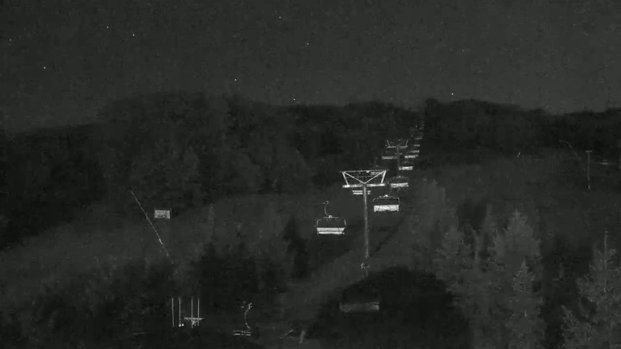 Blue Mountain Orchard Base Ropeway Station / Cascade Putting Course & Ski Slopes Live Cam - Collingwood, Blue Mountains, Simcoe, Ontario, Canada