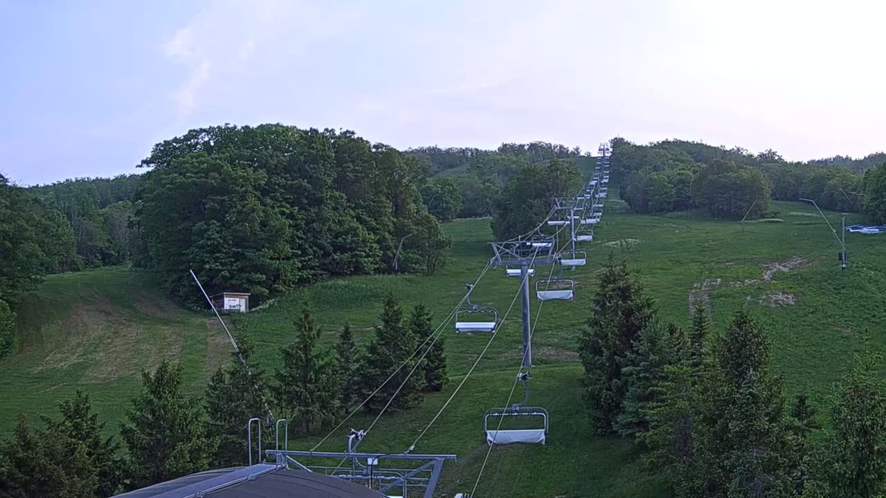 Blue Mountain Orchard Base Ropeway Station / Cascade Putting Course & Ski Slopes Live Cam - Collingwood, Blue Mountains, Simcoe, Ontario, Canada