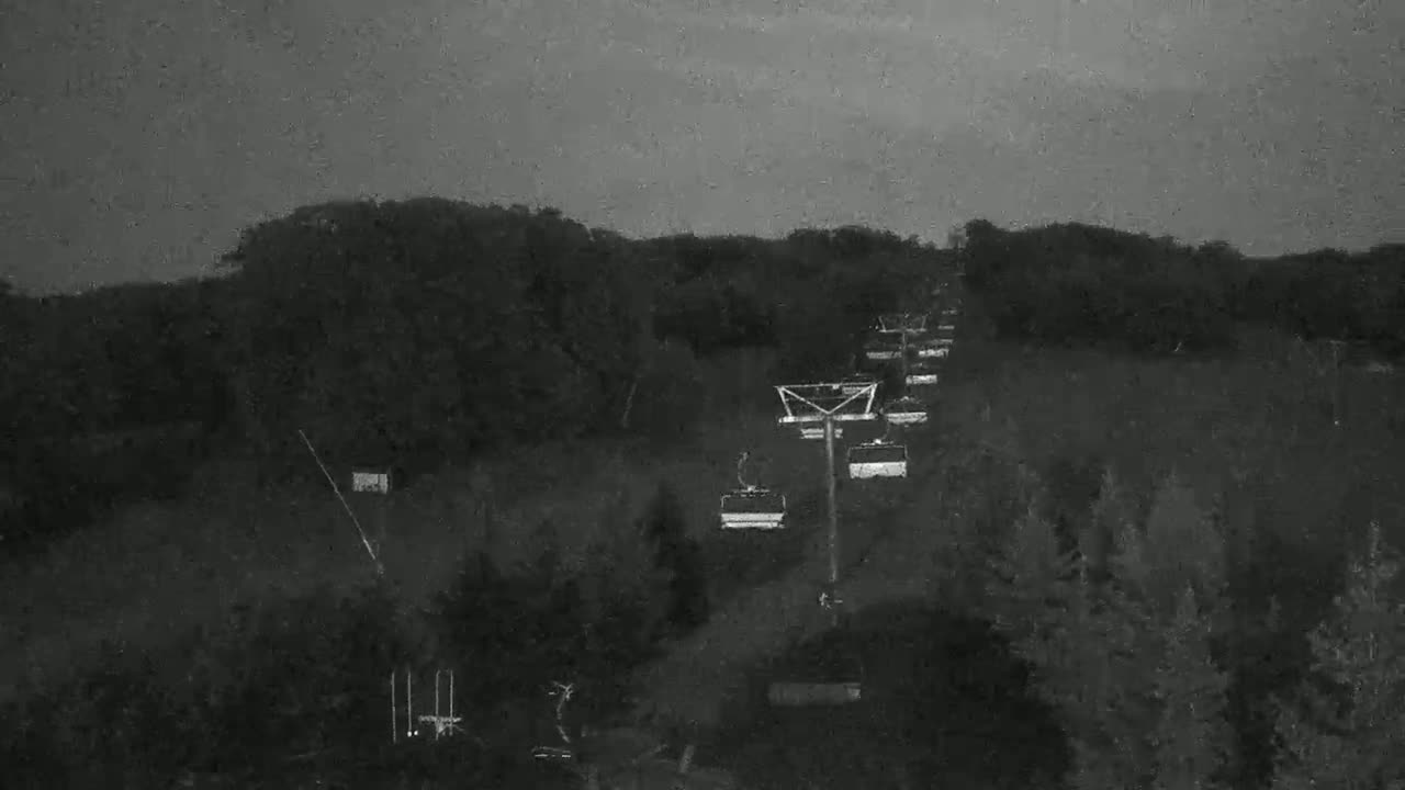 Blue Mountain Orchard Base Ropeway Station / Cascade Putting Course & Ski Slopes Live Cam - Collingwood, Blue Mountains, Simcoe, Ontario, Canada