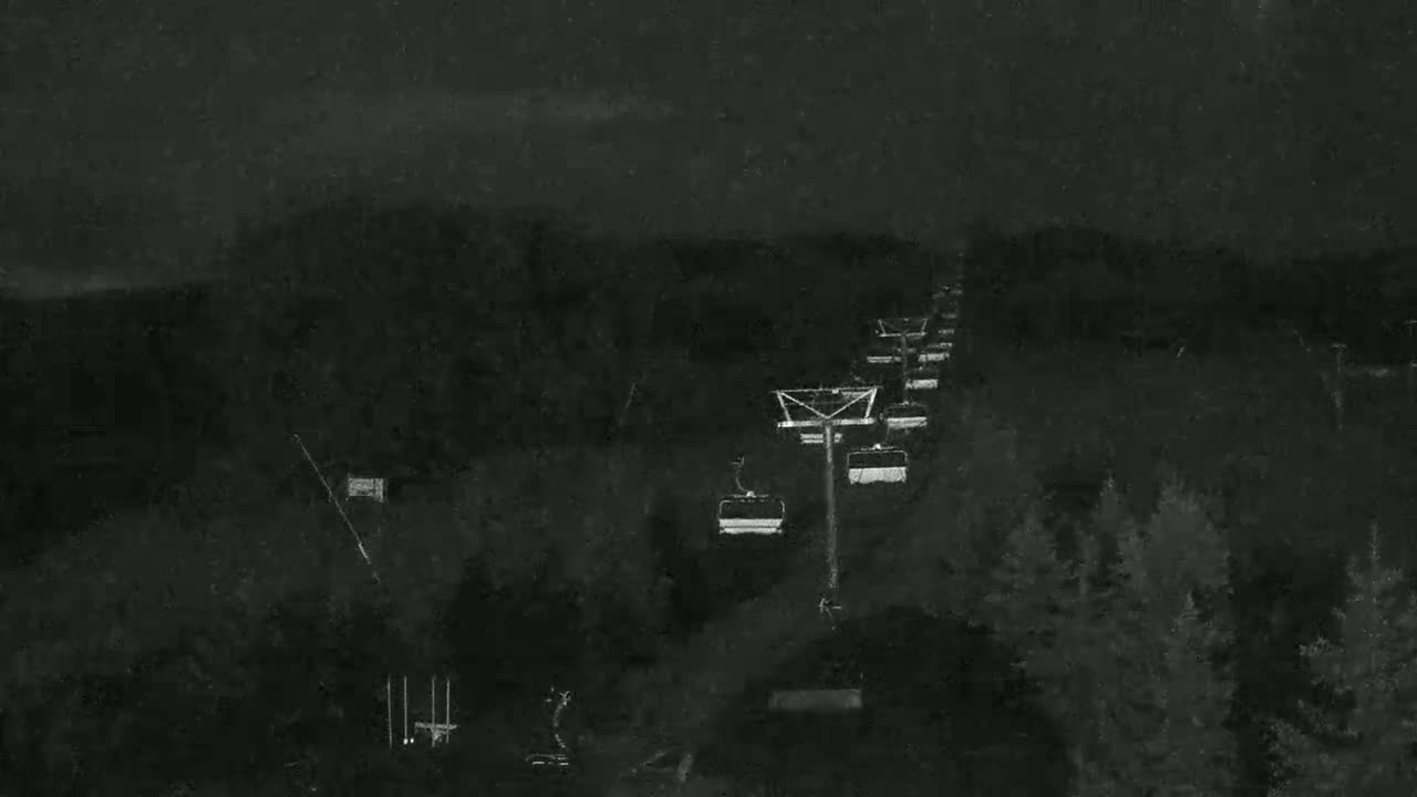 Blue Mountain Orchard Base Ropeway Station / Cascade Putting Course & Ski Slopes Live Cam - Collingwood, Blue Mountains, Simcoe, Ontario, Canada