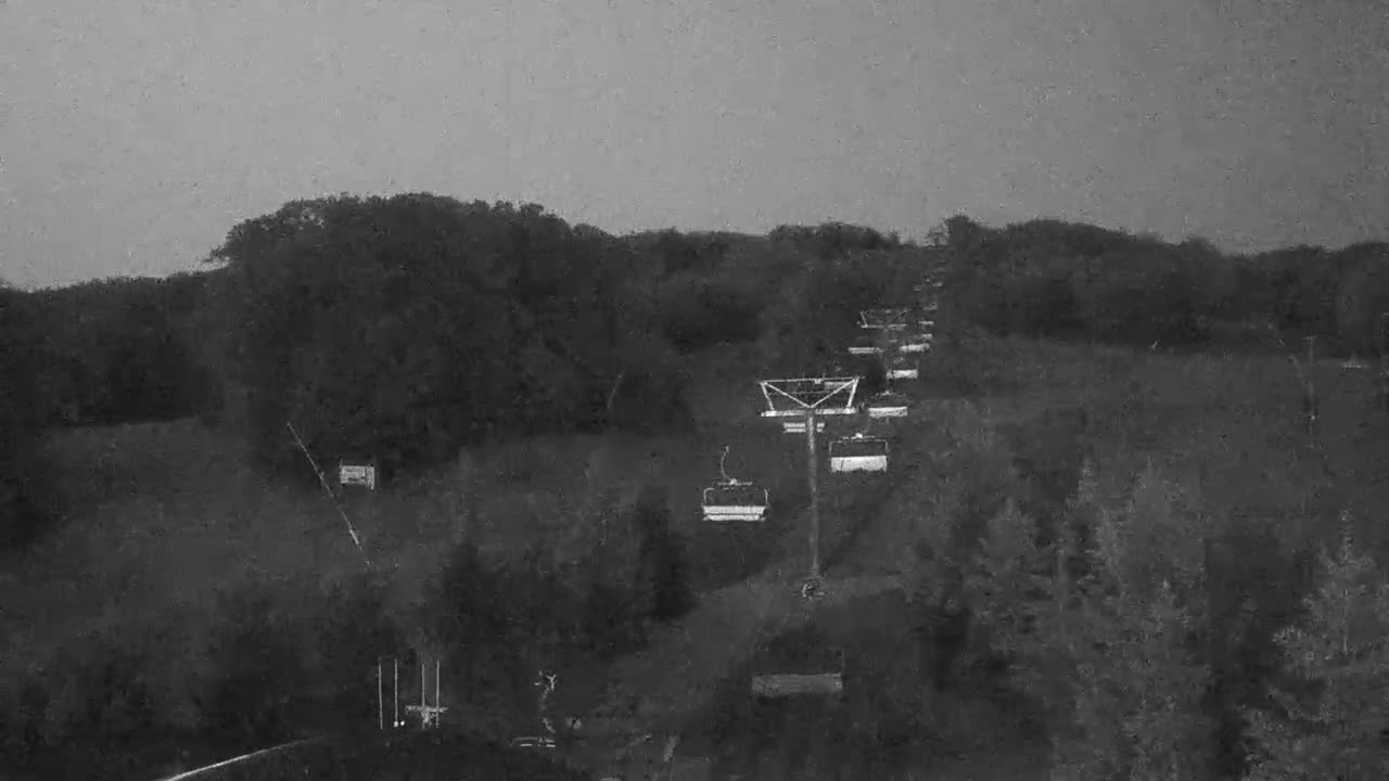 Blue Mountain Orchard Base Ropeway Station / Cascade Putting Course & Ski Slopes Live Cam - Collingwood, Blue Mountains, Simcoe, Ontario, Canada